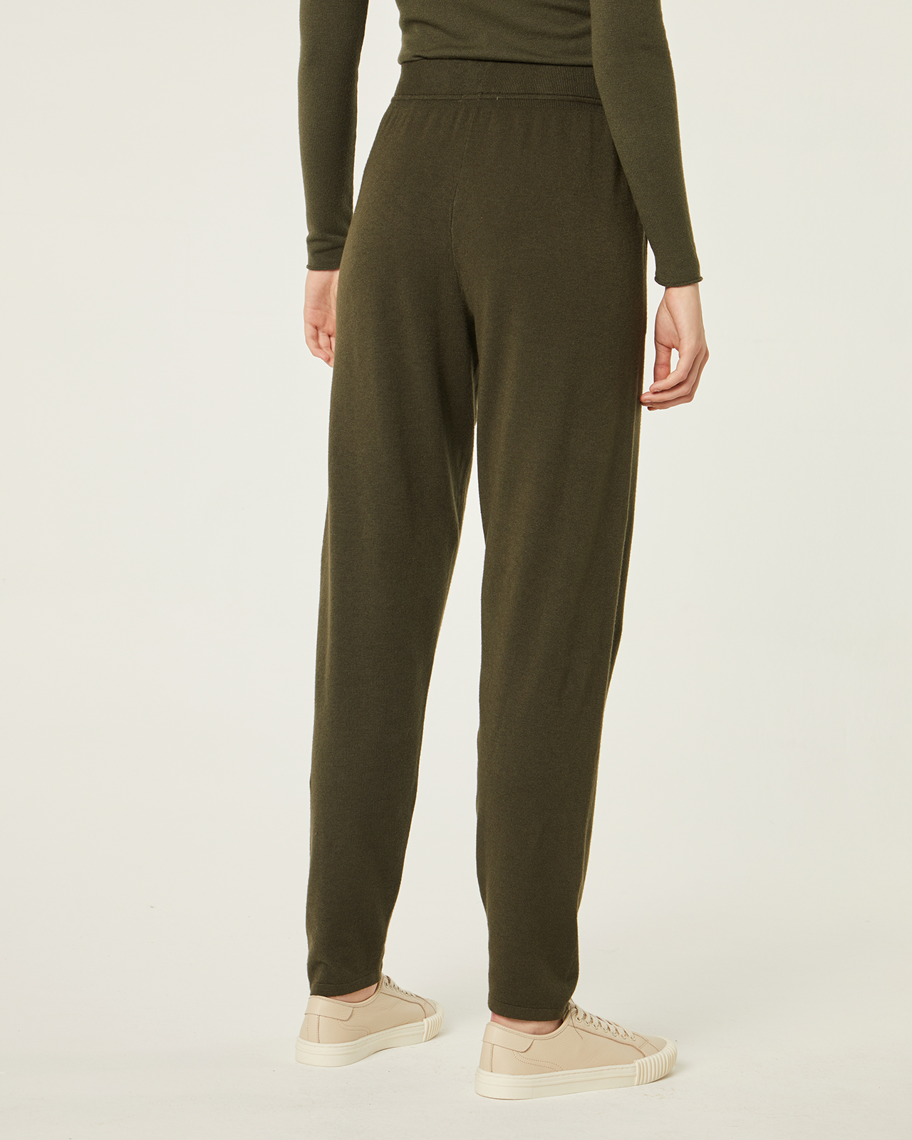 Pantalón de punto color verde: Catálogo de Manuela Lencería Pantalón de punto color verde: Catálogo de Manuela Lencería