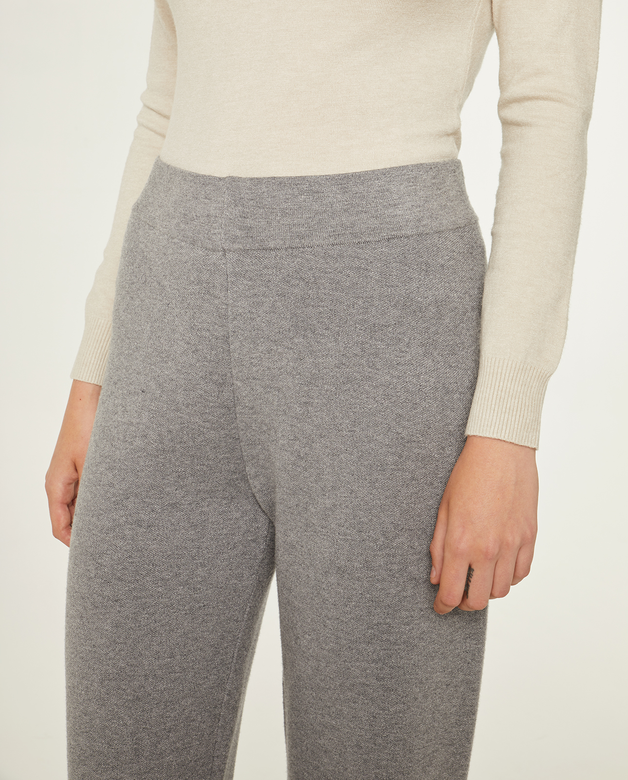 Pantalón pirata de punto en color gris perla: Catálogo de Manuela Lencería Pantalón pirata de punto en color gris perla: Catálogo de Manuela Lencería