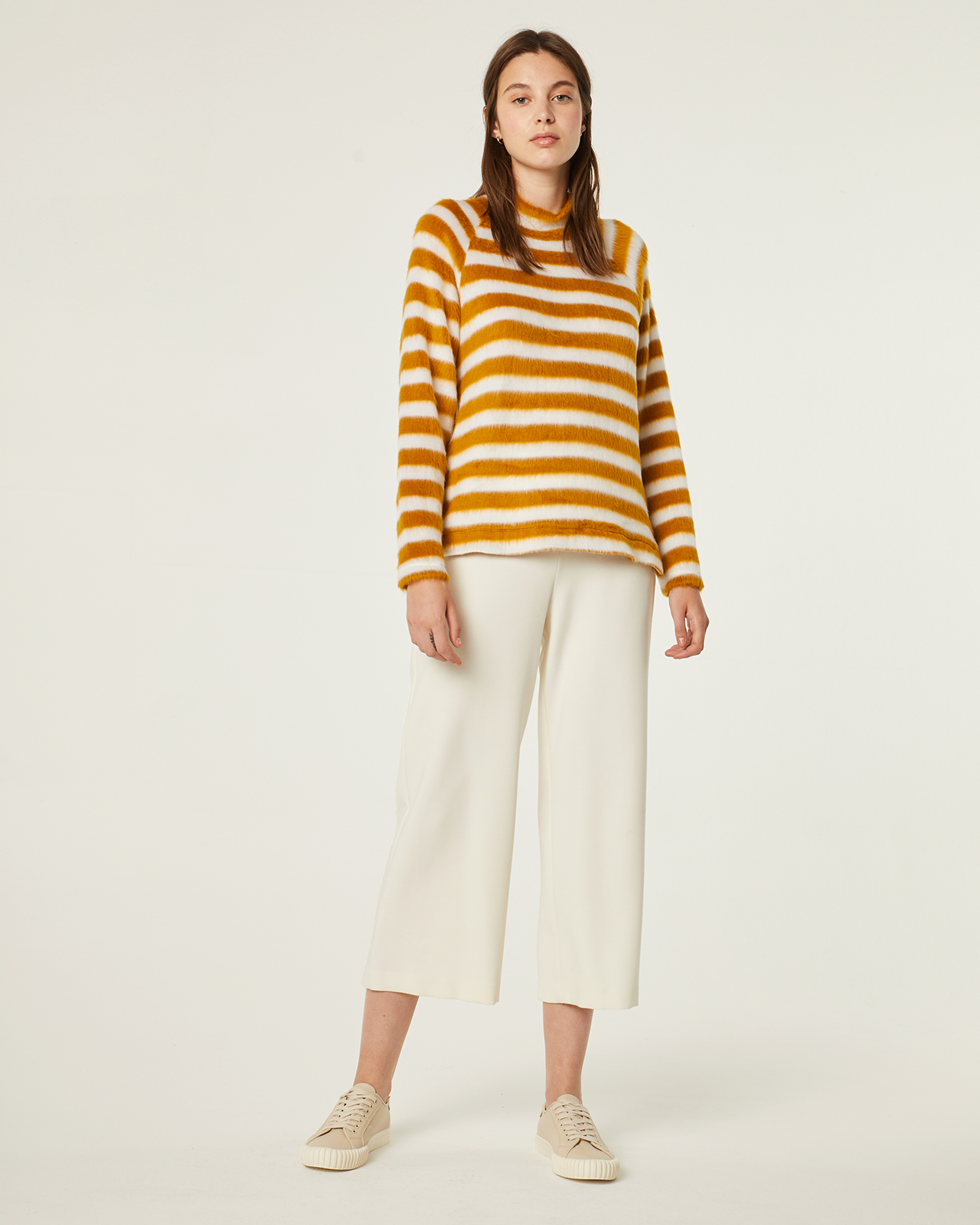 Pantalón pirata color crema: Catálogo de Manuela Lencería Pantalón pirata color crema: Catálogo de Manuela Lencería