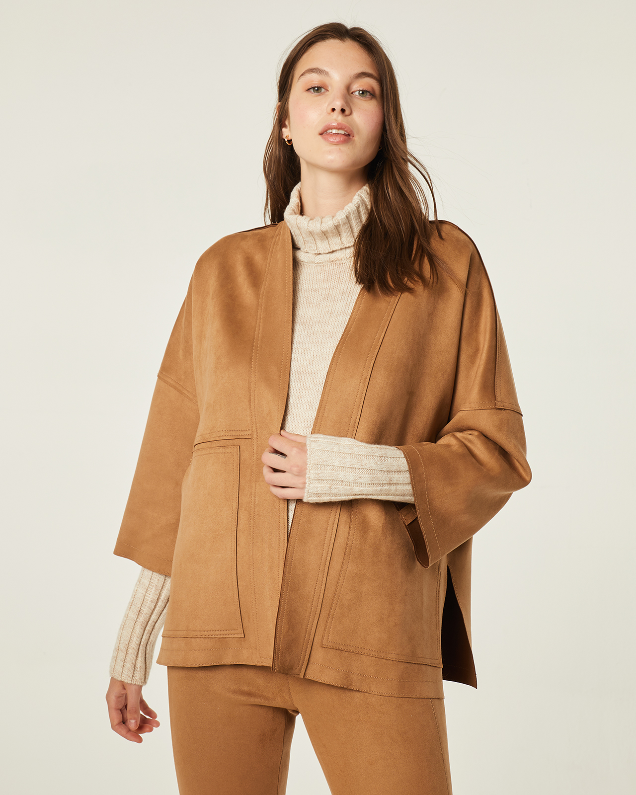 Chaqueta de ante color camel: Catálogo de Manuela Lencería Chaqueta de ante color camel: Catálogo de Manuela Lencería
