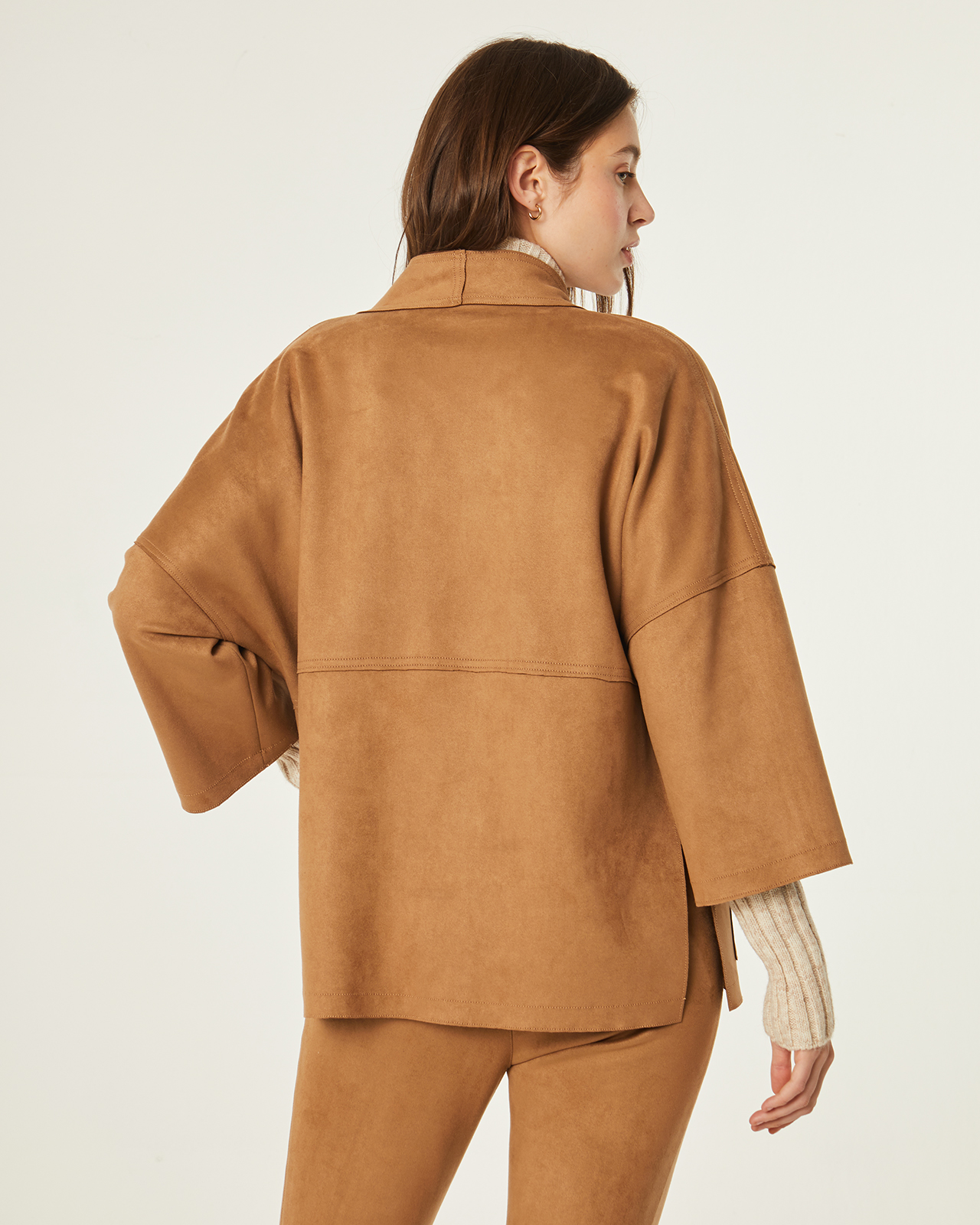 Chaqueta de ante color camel: Catálogo de Manuela Lencería Chaqueta de ante color camel: Catálogo de Manuela Lencería