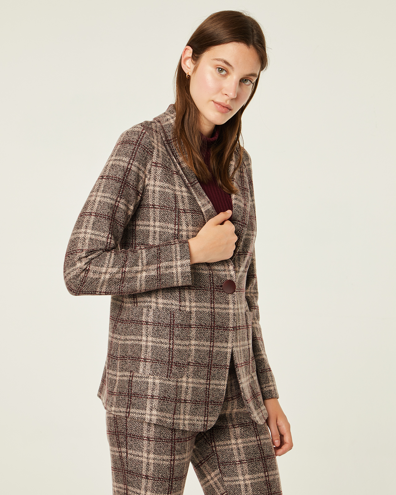 Conjunto chaqueta y pantalón de cuadros: Catálogo de Manuela Lencería Conjunto chaqueta y pantalón de cuadros: Catálogo de Manuela Lencería
