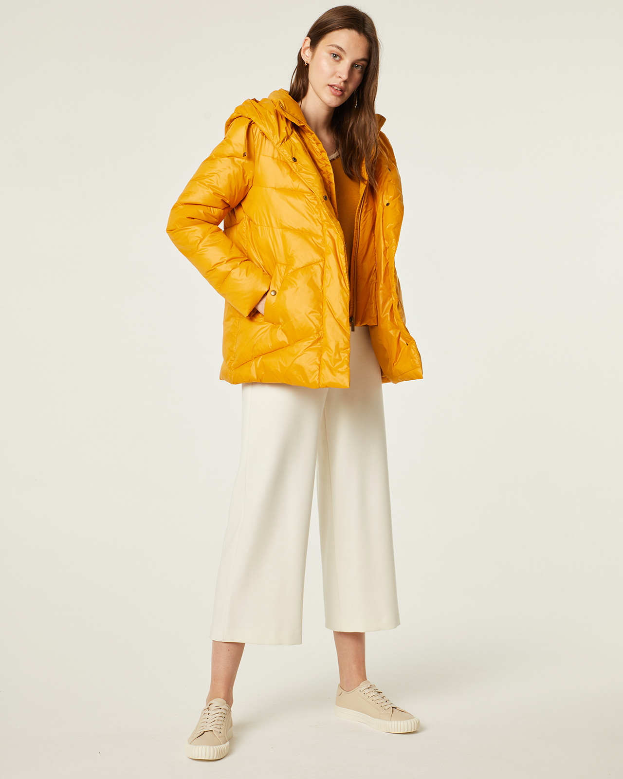 Trenca con capucha color mostaza: Catálogo de Manuela Lencería Trenca con capucha color mostaza: Catálogo de Manuela Lencería