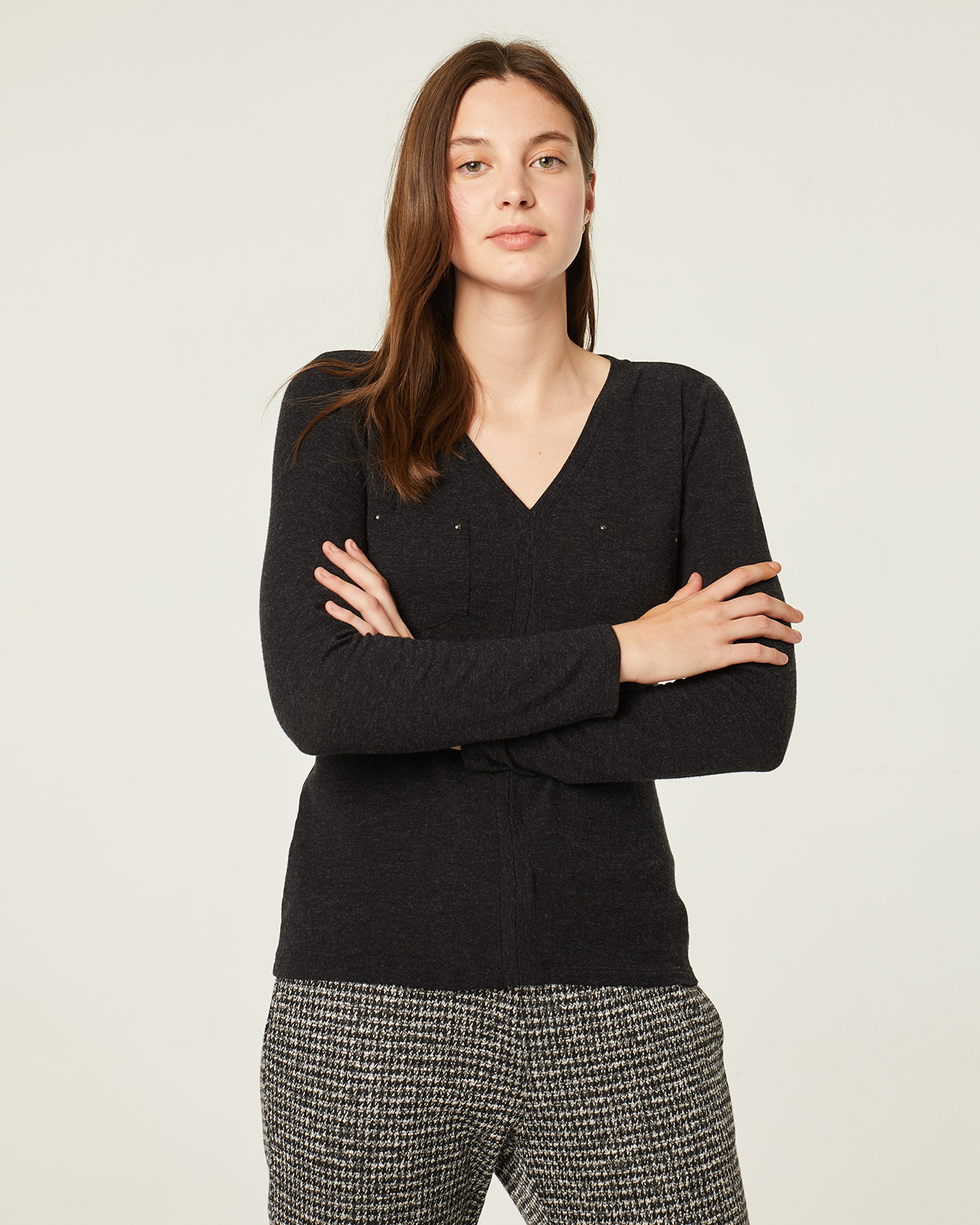 Jersey gris oscuro con bolsillos: Catálogo de Manuela Lencería Jersey gris oscuro con bolsillos: Catálogo de Manuela Lencería