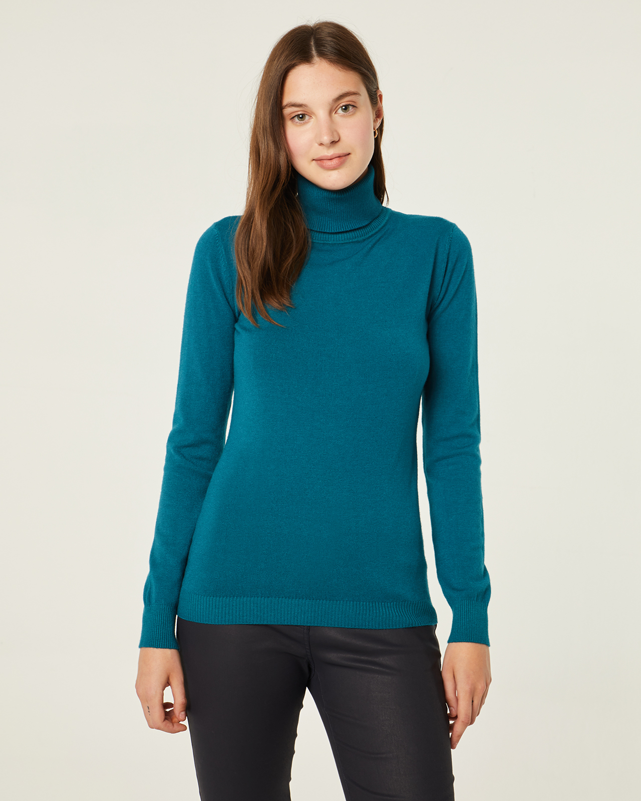 Jersey de punto cuello vuelto color azul: Catálogo de Manuela Lencería Jersey de punto cuello vuelto color azul: Catálogo de Manuela Lencería