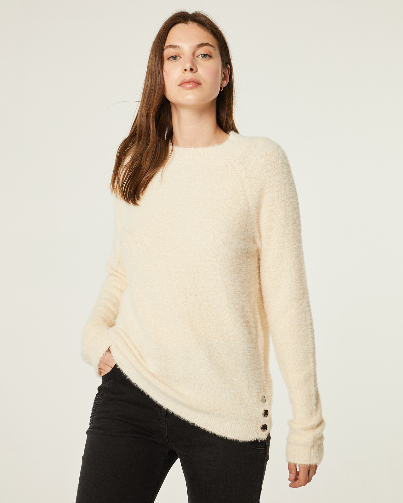 Jersey color crema abotonado en un lateral: Catálogo de Manuela Lencería Jersey color crema abotonado en un lateral: Catálogo de Manuela Lencería
