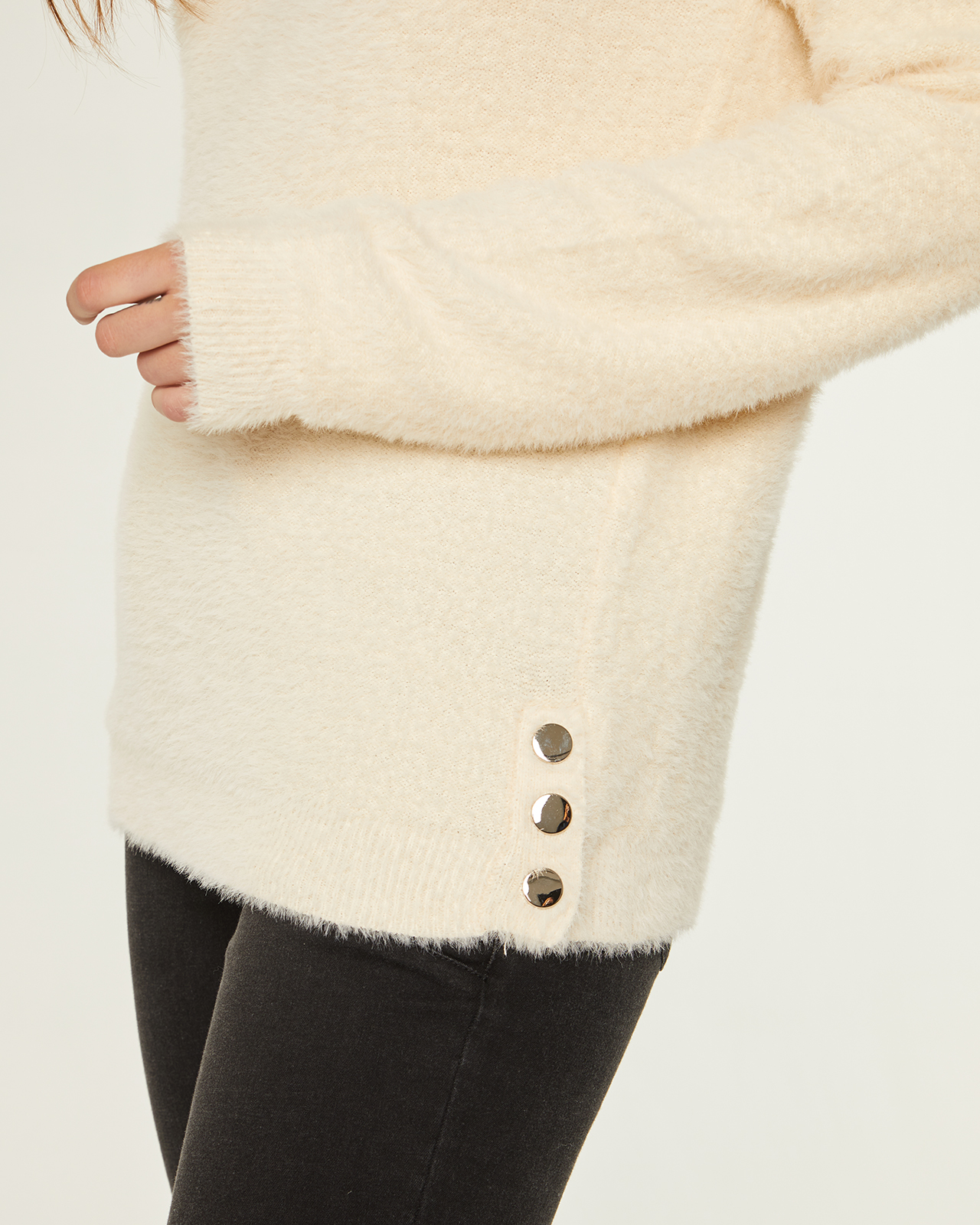 Jersey color crema abotonado en un lateral: Catálogo de Manuela Lencería Jersey color crema abotonado en un lateral: Catálogo de Manuela Lencería