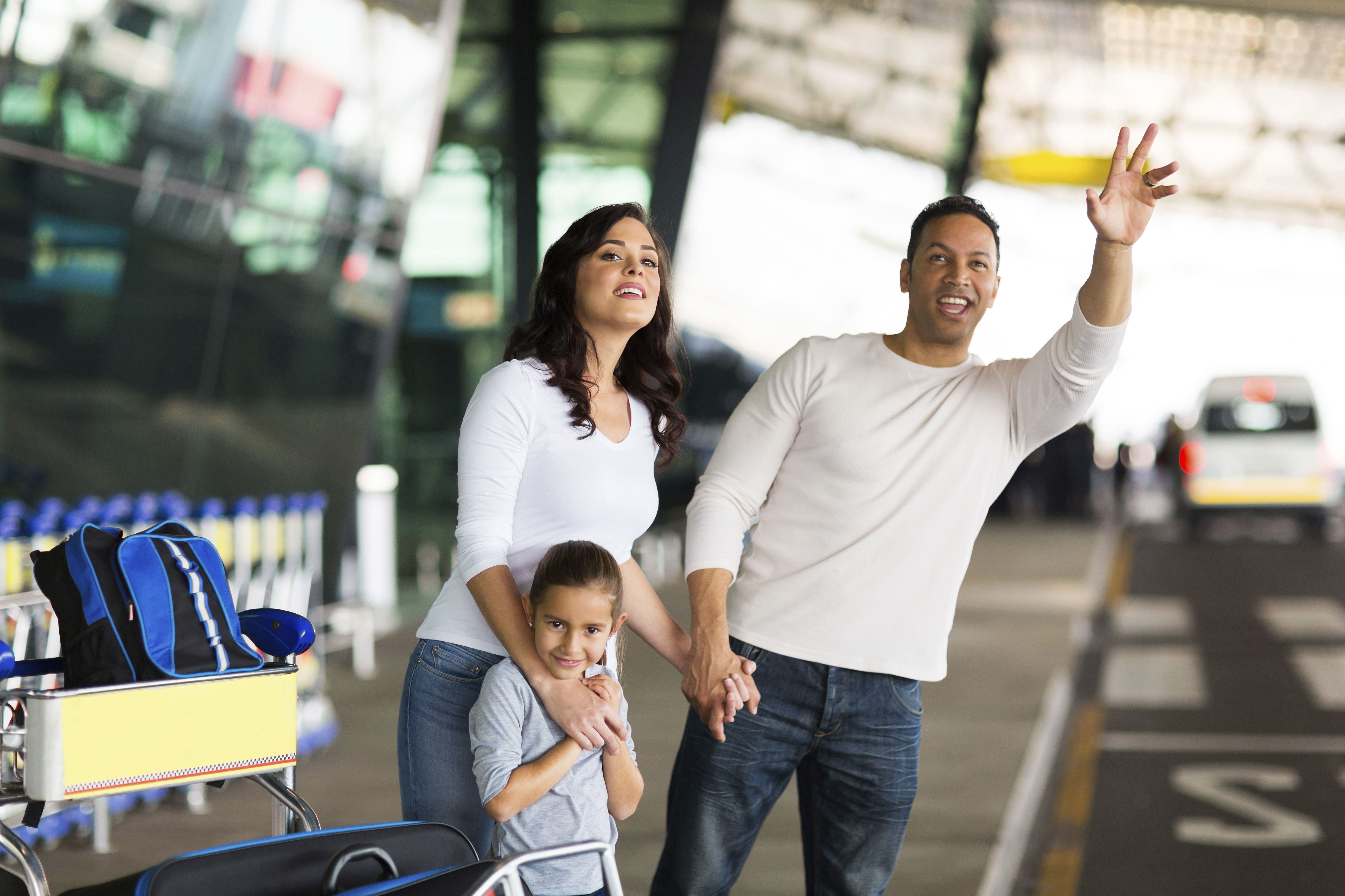 Servicio en estación de tren y bus : Servicios de Taxi Lucena // Tel. 617 55 07 13 Servicio en estación de tren y bus : Servicios de Taxi Lucena // Tel. 617 55 07 13
