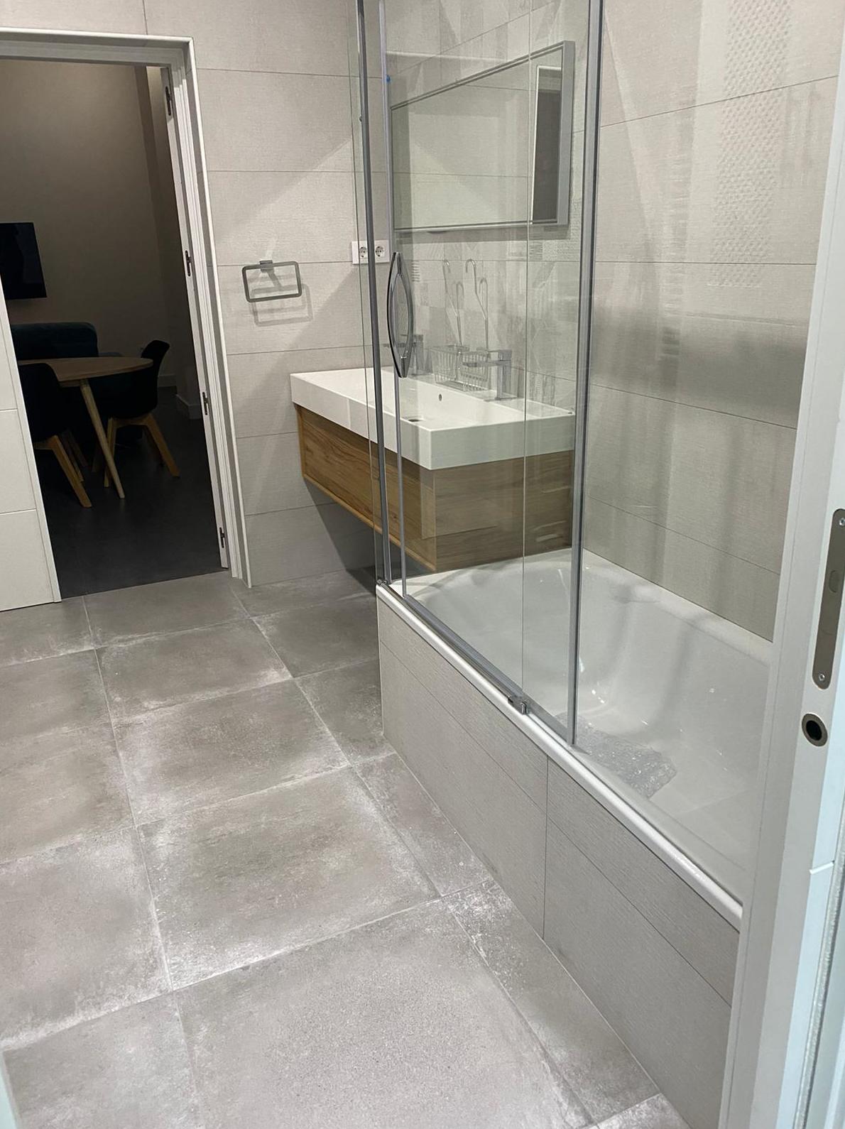 Plato de ducha de obra en gresite: Servicios de Obras y Reformas Zahino Plato de ducha de obra en gresite: Servicios de Obras y Reformas Zahino