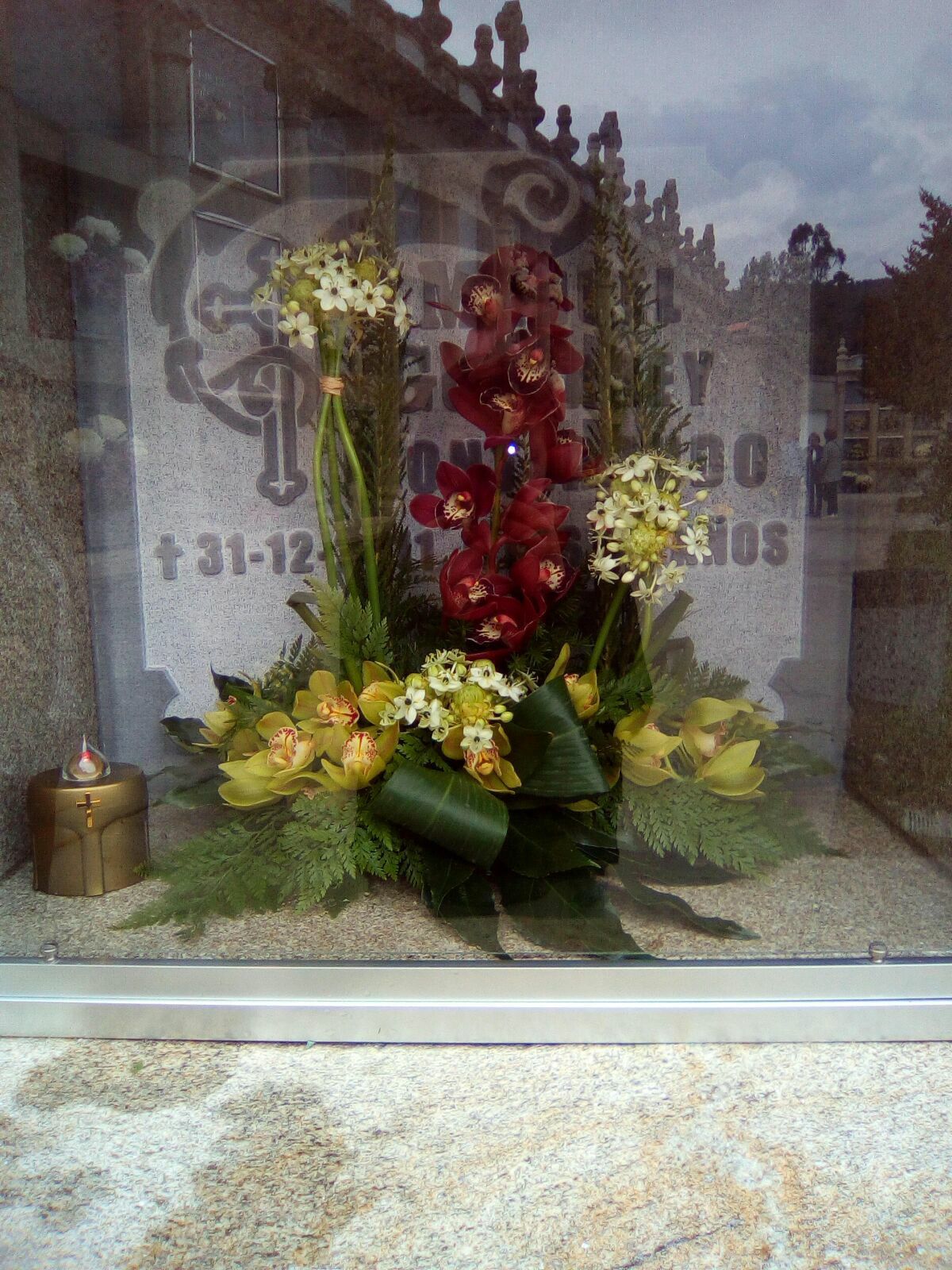 Coronas y ramos fúnebres: Servicios de Floristería Elena Coronas y ramos fúnebres: Servicios de Floristería Elena