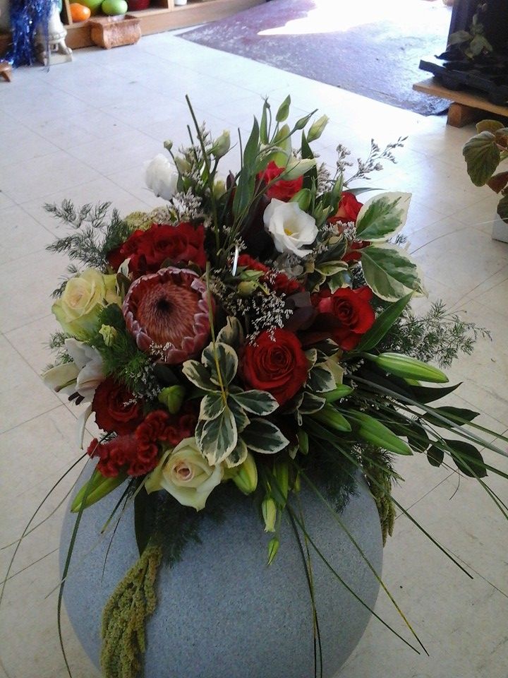 Centros y cestas: Servicios de Floristería Elena Centros y cestas: Servicios de Floristería Elena
