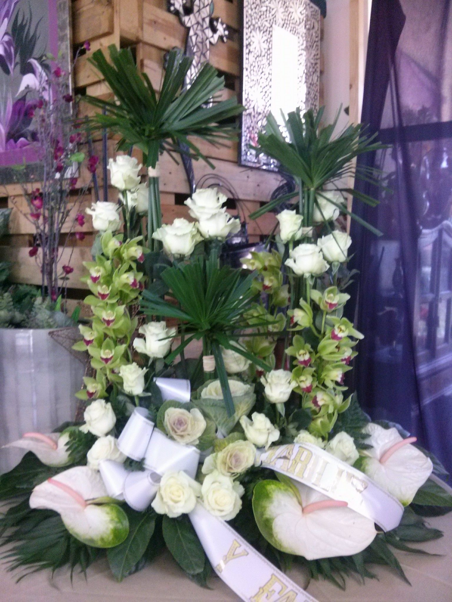 Coronas y ramos fúnebres: Servicios de Floristería Elena Coronas y ramos fúnebres: Servicios de Floristería Elena