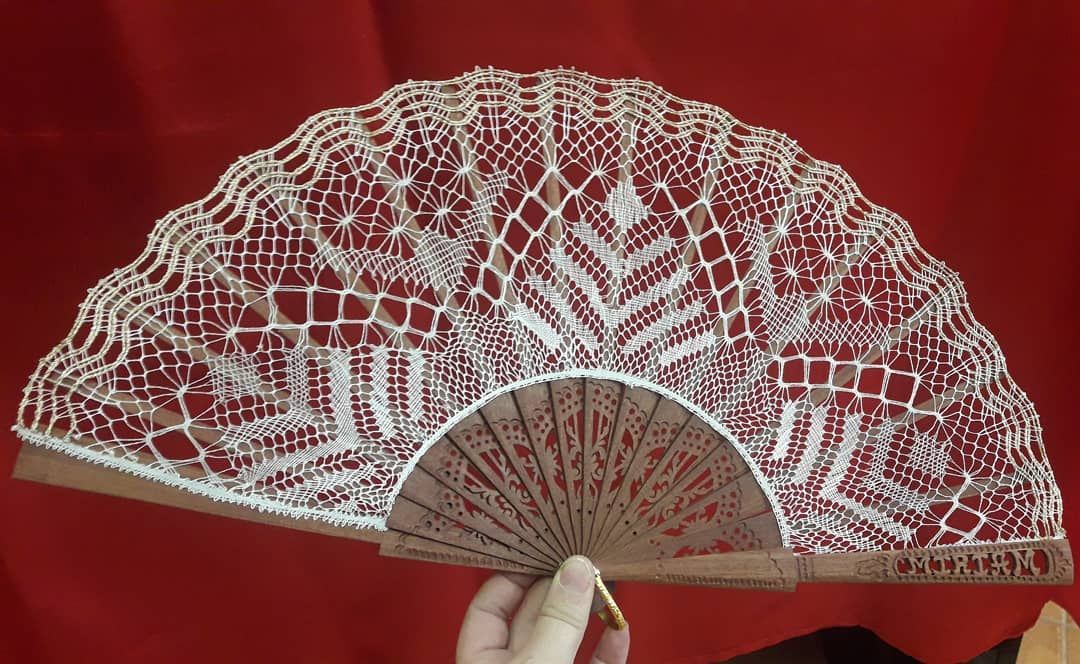 Diseños clásicos o modernos. Tú eliges tu abanico. Diseños clásicos o modernos. Tú eliges tu abanico.