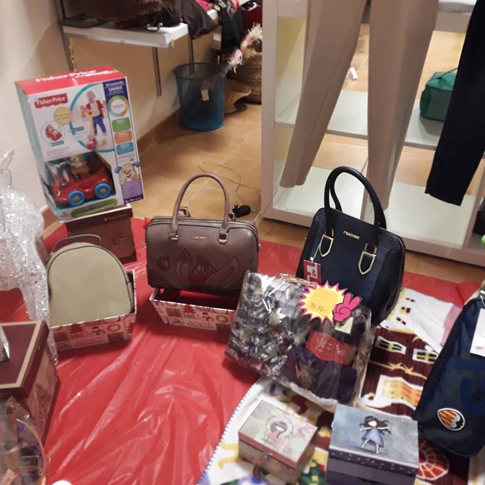 Variedad de bolsos con estilo Variedad de bolsos con estilo