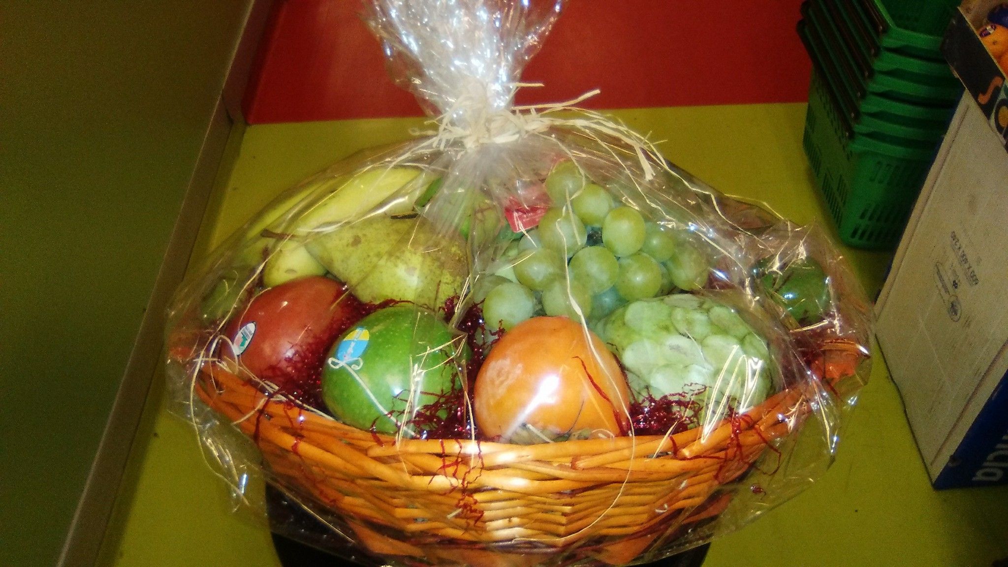 Cestas de fruta: Servicios de Madrid Tropical Frutas Selectas Cestas de fruta: Servicios de Madrid Tropical Frutas Selectas