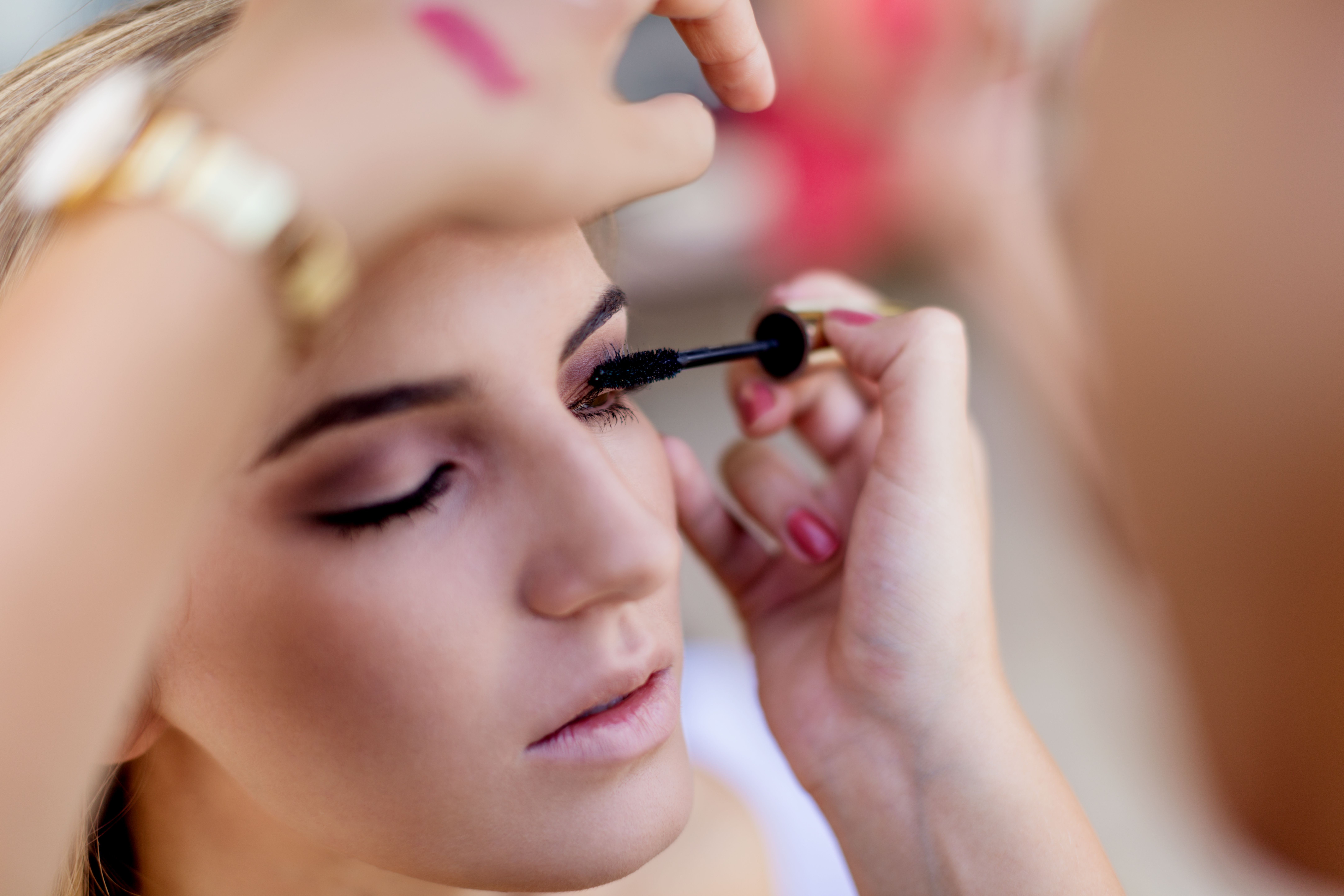 Maquillaje: Servicios de Salón de Belleza Sukaro Maquillaje: Servicios de Salón de Belleza Sukaro
