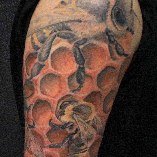 Tatuajes de color: Tattoo y exposiciones de Soulpeckers Tattoo & Gallery Tatuajes de color: Tattoo y exposiciones de Soulpeckers Tattoo & Gallery