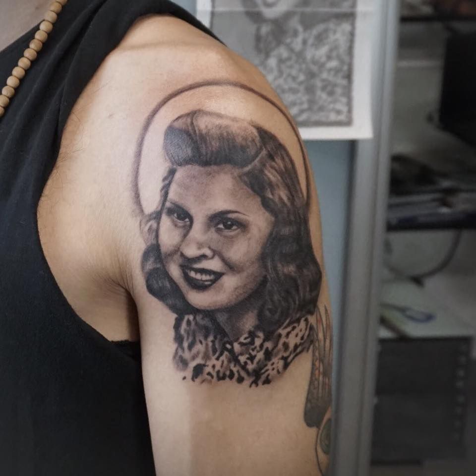 Tatuajes de realismo: Tattoo y exposiciones de Soulpeckers Tattoo & Gallery Tatuajes de realismo: Tattoo y exposiciones de Soulpeckers Tattoo & Gallery