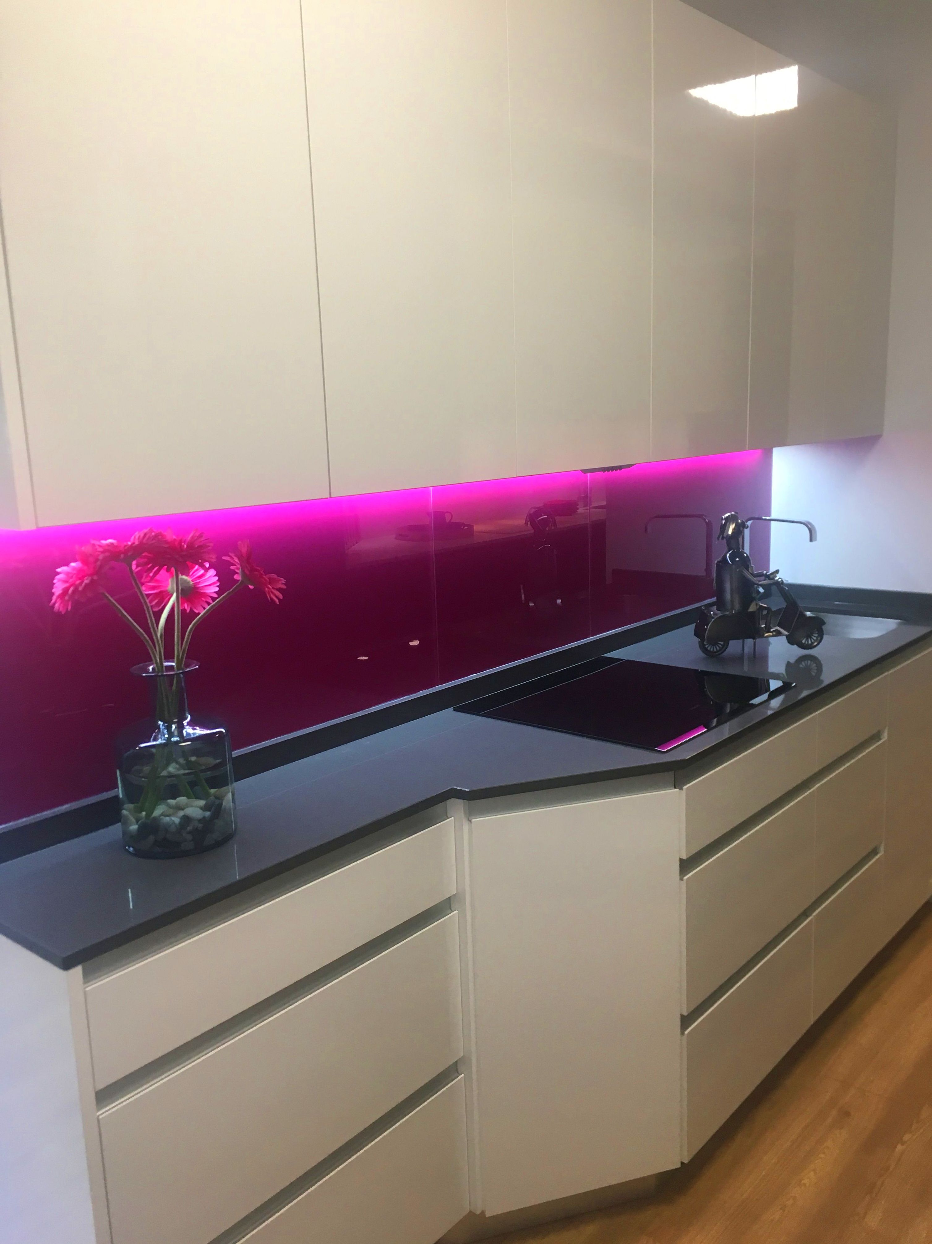 cocina contenporánea con muebles de cocina a medida muy minimalista cocina contenporánea con muebles de cocina a medida muy minimalista