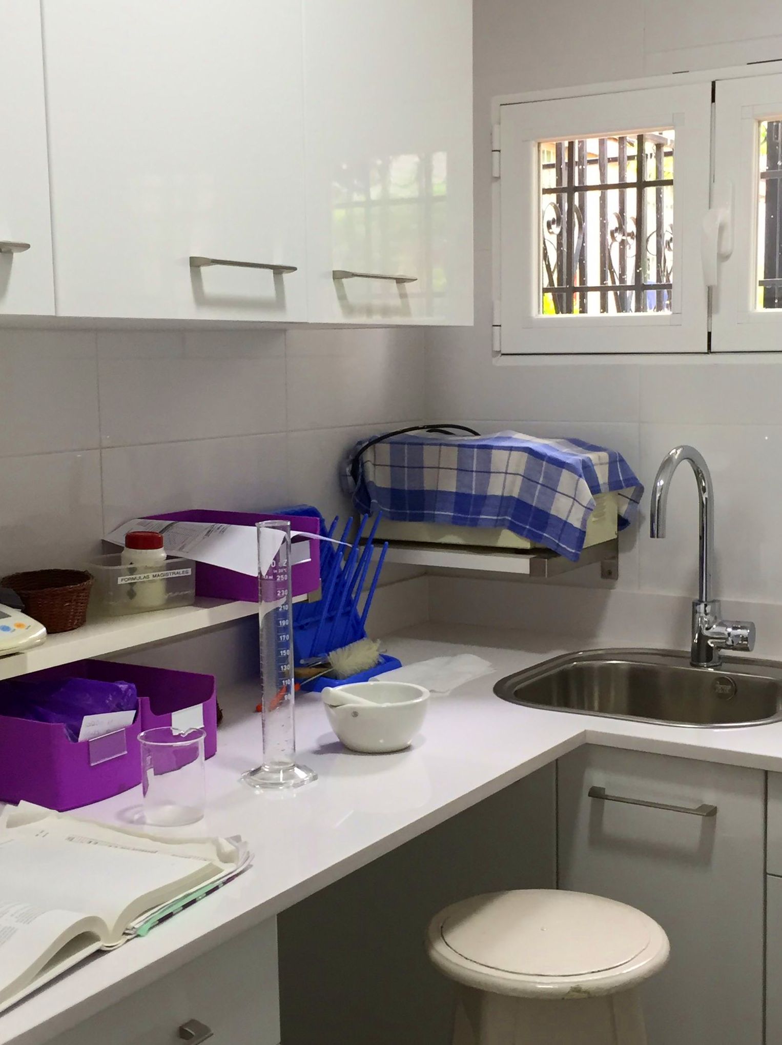 Análisis rápidos: Servicios de Farmacia Cristina de Diego Martínez Análisis rápidos: Servicios de Farmacia Cristina de Diego Martínez
