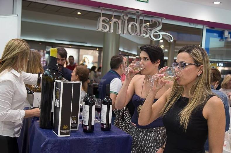 Cata de nuestros vinos en un centro comercial