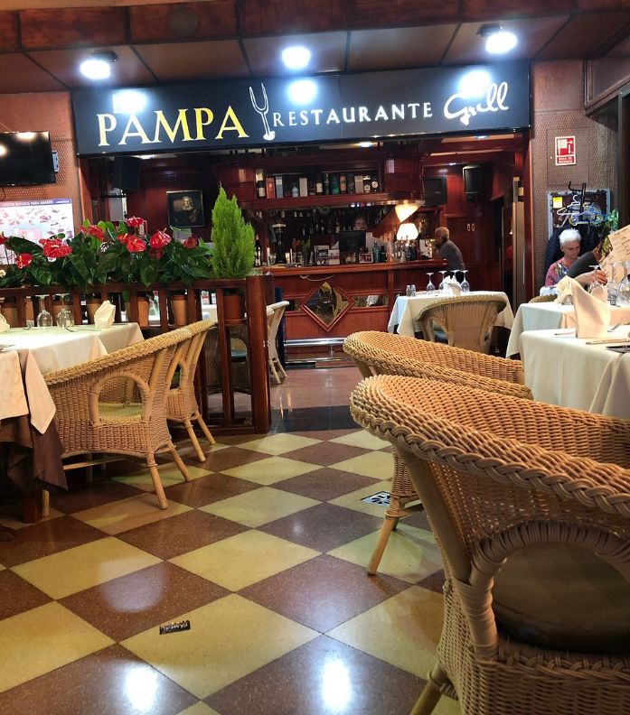 Tómate una copa o un refresco en nuestra barra de bar Tómate una copa o un refresco en nuestra barra de bar