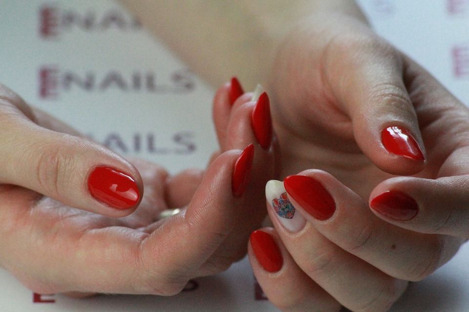 Manicura rusa: Servicios de belleza de Meraki Belleza Manicura rusa: Servicios de belleza de Meraki Belleza