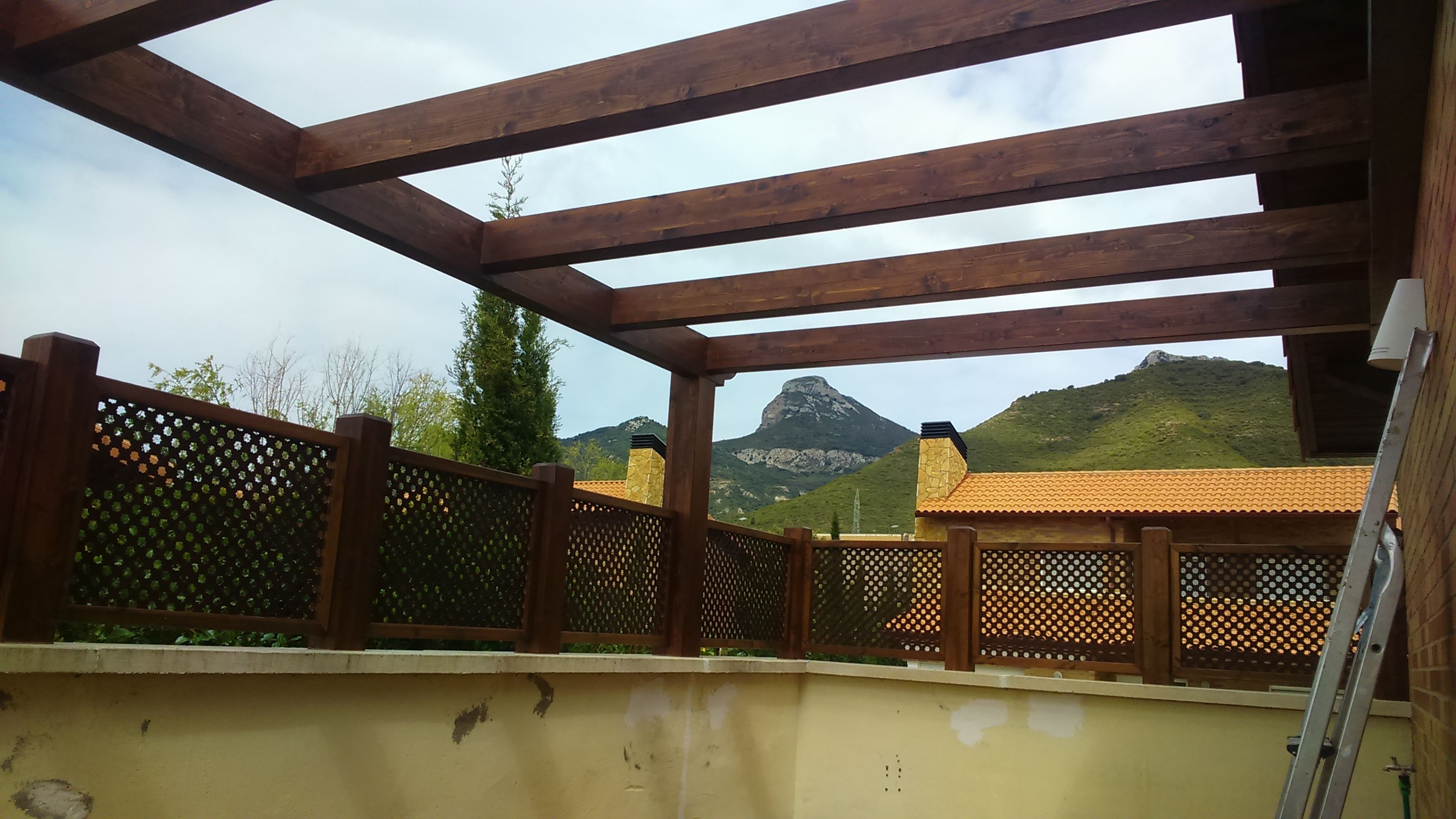 Pérgolas: Servicios de Pirenaica Estructuras de Madera Pérgolas: Servicios de Pirenaica Estructuras de Madera