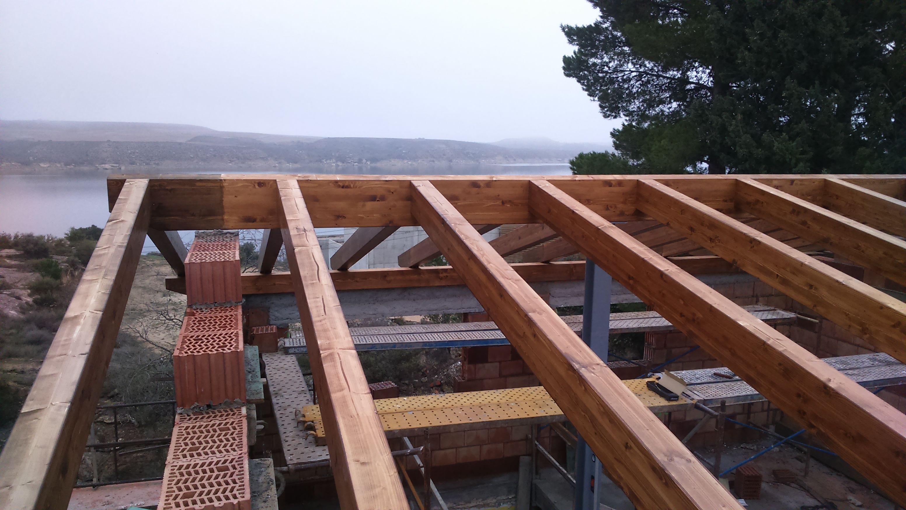 Cubiertas: Servicios de Pirenaica Estructuras de Madera Cubiertas: Servicios de Pirenaica Estructuras de Madera