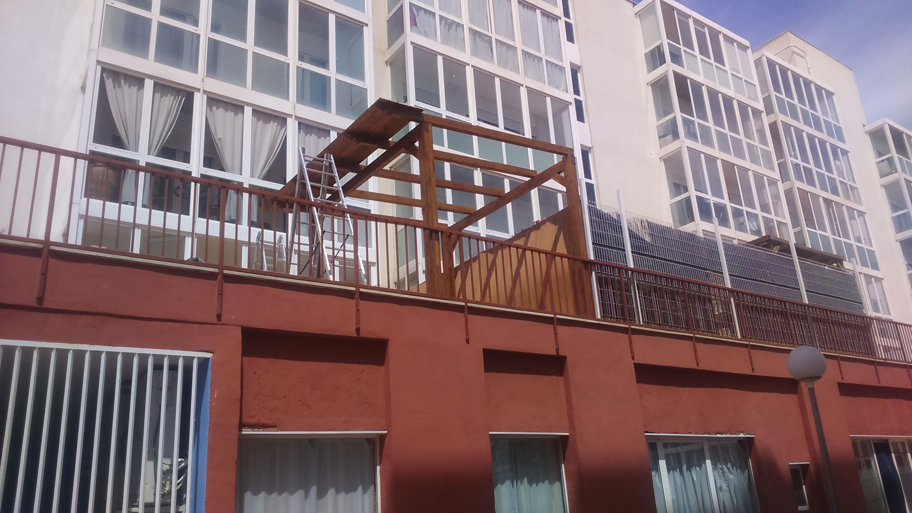 Pérgolas: Servicios de Pirenaica Estructuras de Madera Pérgolas: Servicios de Pirenaica Estructuras de Madera