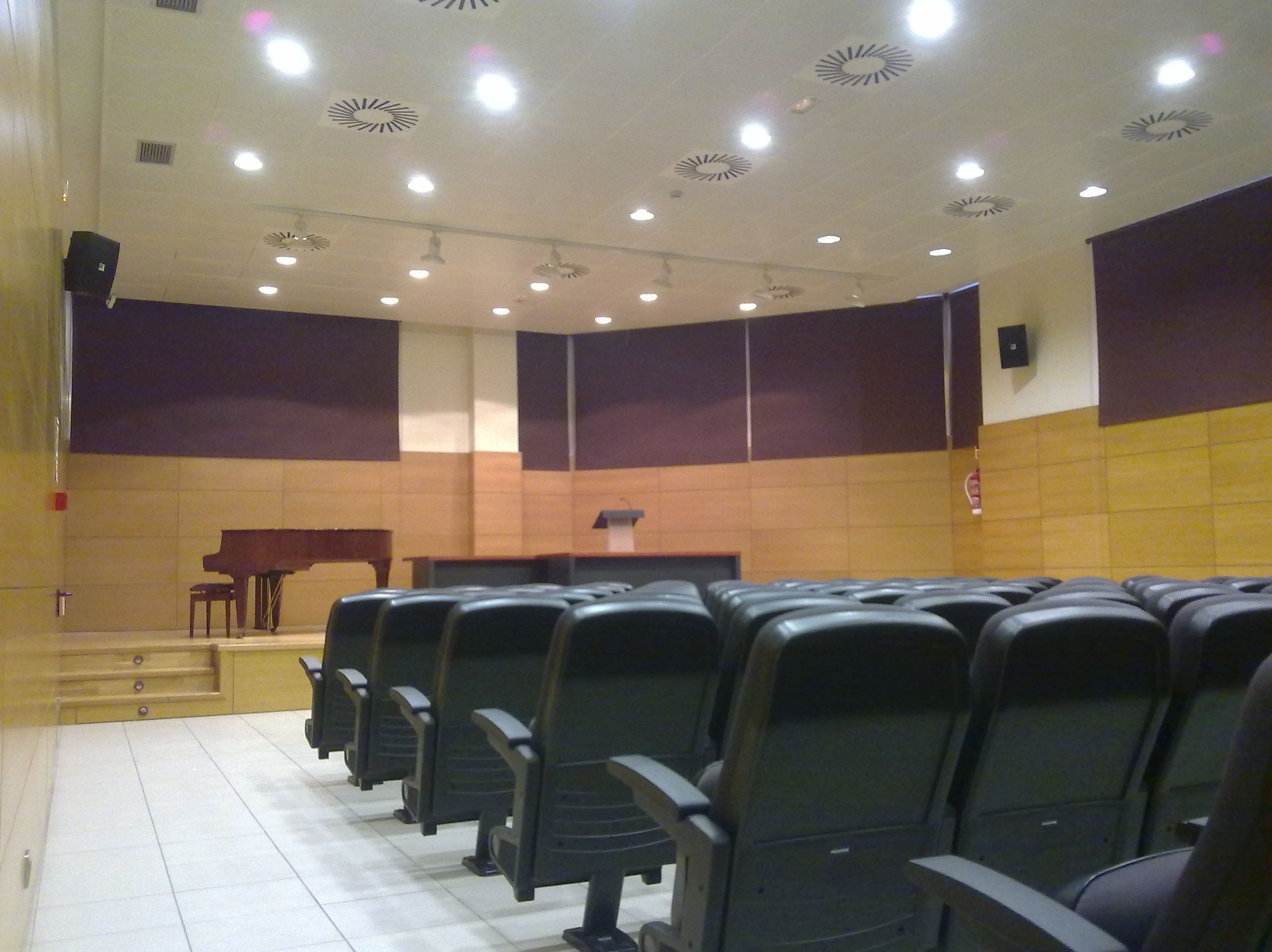 estores opacos en salón de actos estores opacos en salón de actos