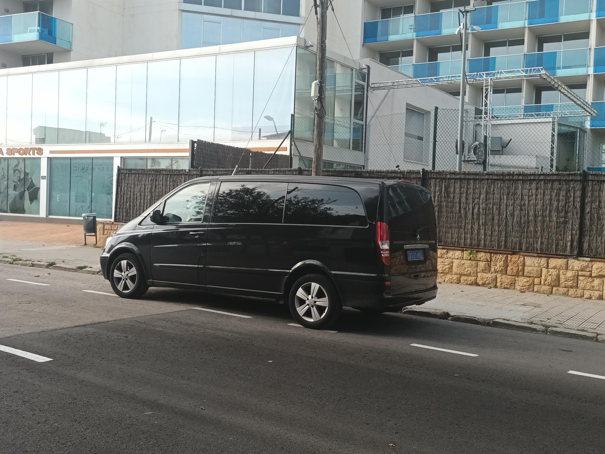 Vehículo de alta gama: Servicios de Taxi Alonso Vehículo de alta gama: Servicios de Taxi Alonso