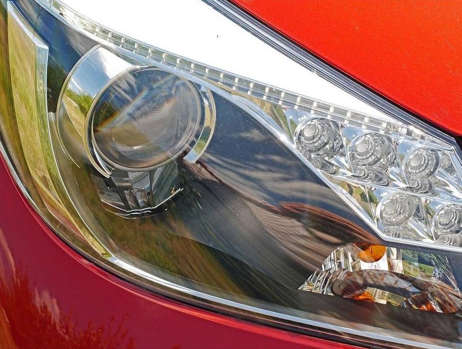 Revisión de luces: Taller del Automóvil de Redauto La Palma Revisión de luces: Taller del Automóvil de Redauto La Palma