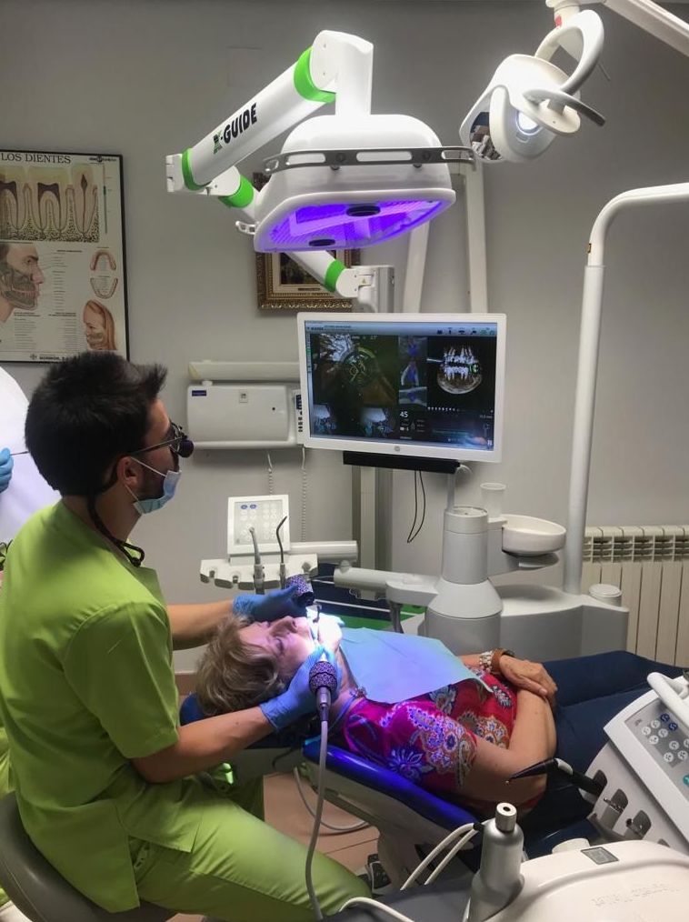 Procedimientos de cirugía e implantología: Tratamientos dentales de Clínica Dental Álvaro Gómez Procedimientos de cirugía e implantología: Tratamientos dentales de Clínica Dental Álvaro Gómez
