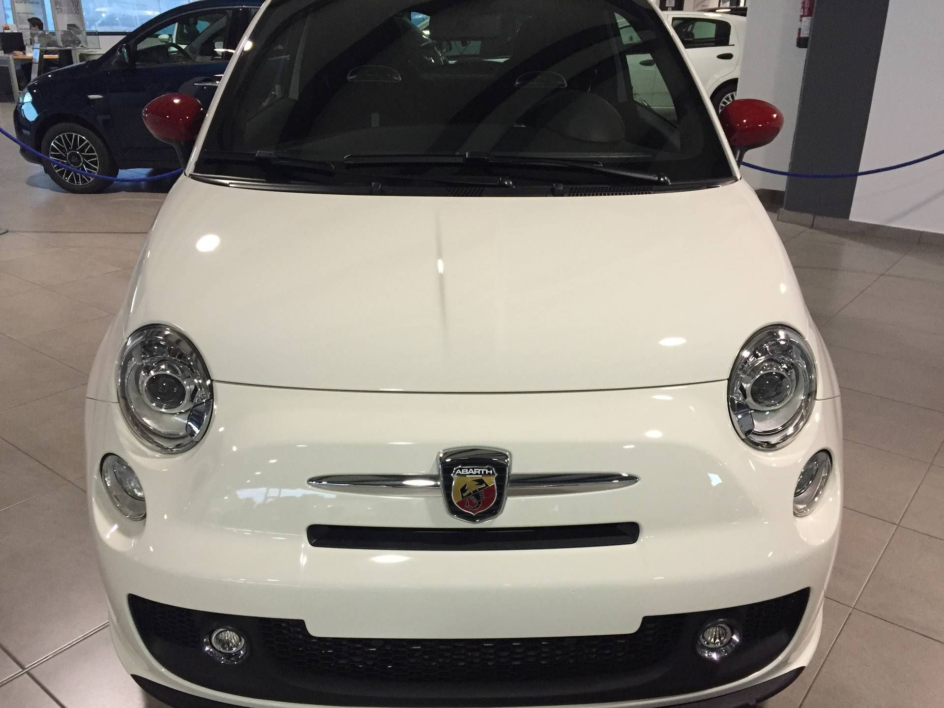 Abarth 500 1.4: Servicios de Comercial Víctor Abarth 500 1.4: Servicios de Comercial Víctor