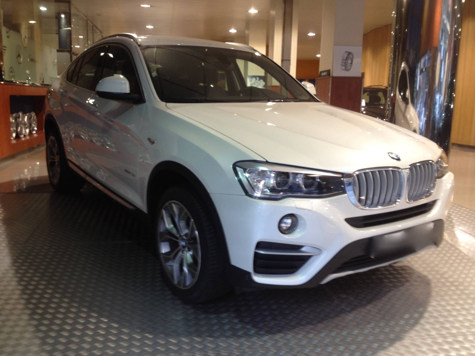 BMW X4 2.0d: Servicios de Comercial Víctor BMW X4 2.0d: Servicios de Comercial Víctor