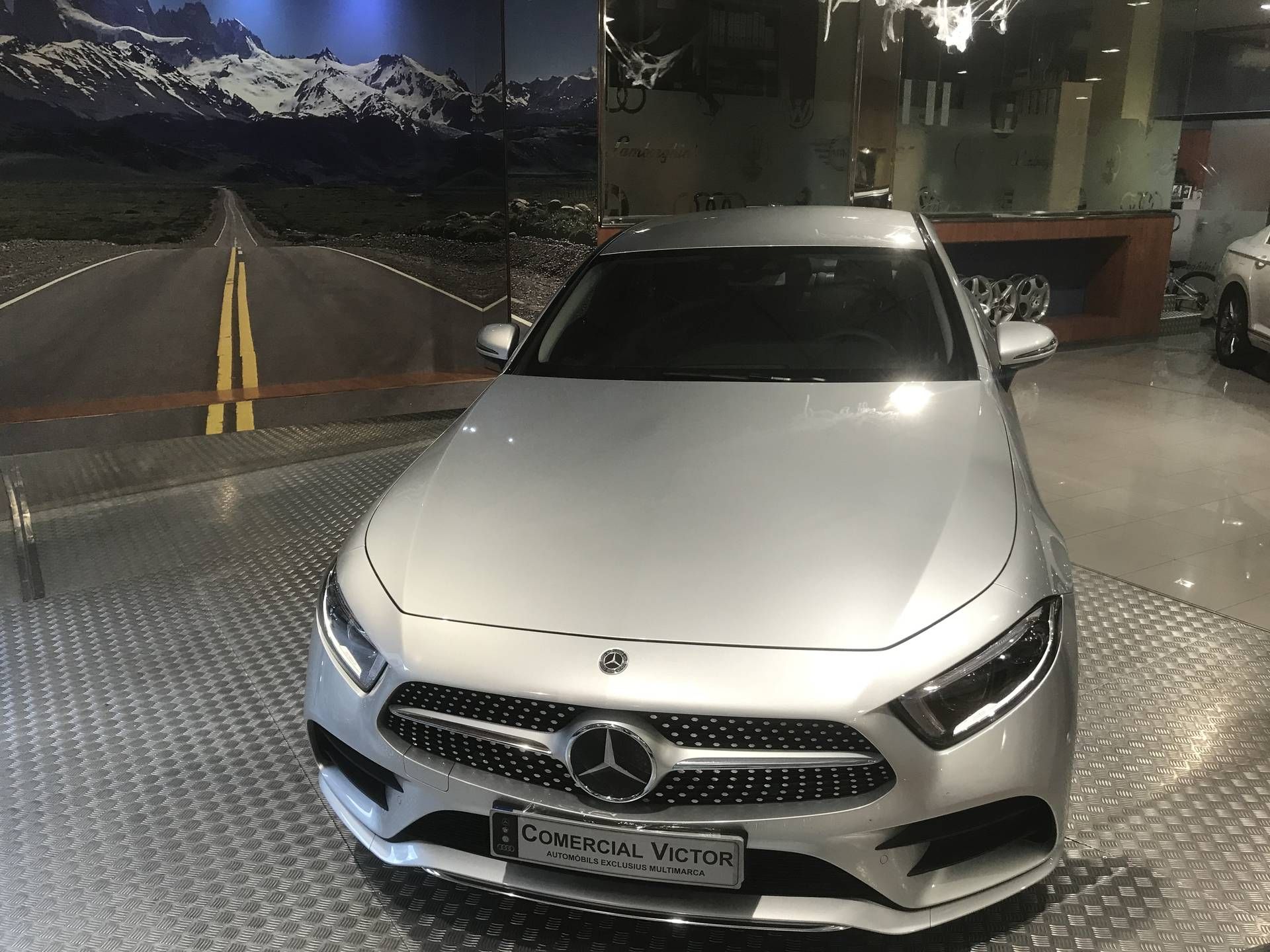 Mercedes CLS 450 2018: Servicios de Comercial Víctor Mercedes CLS 450 2018: Servicios de Comercial Víctor