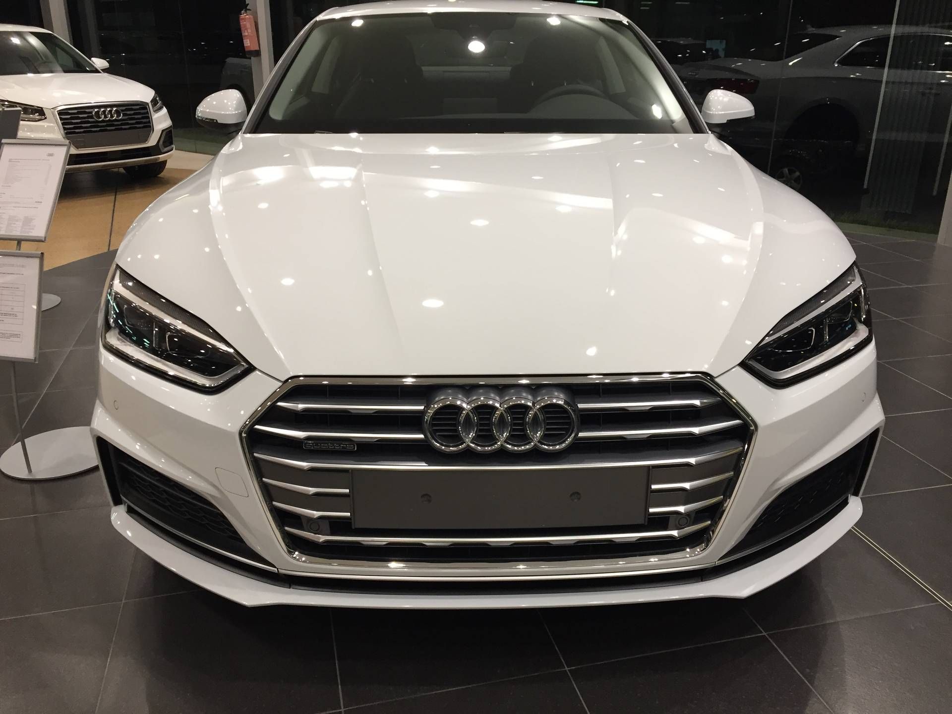 Audi A5 nuevo modelo: Servicios de Comercial Víctor Audi A5 nuevo modelo: Servicios de Comercial Víctor
