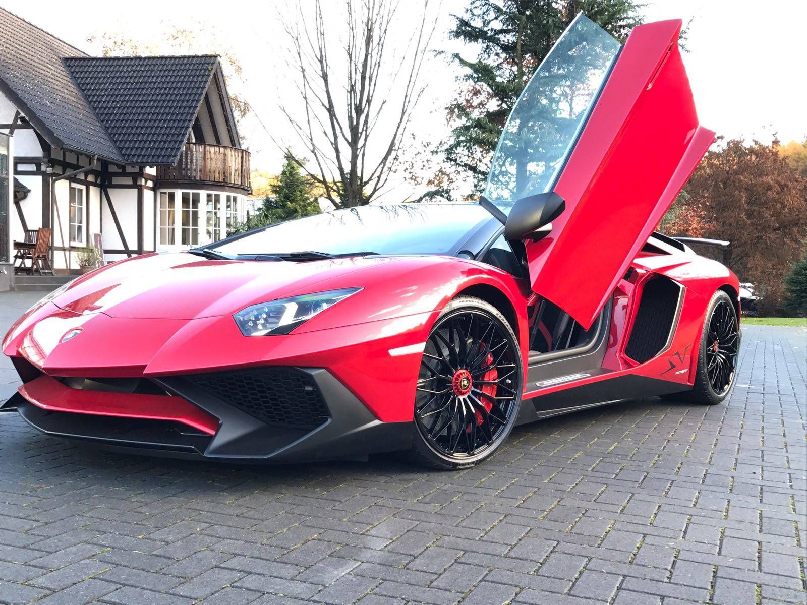 Lamborghini Aventador Pirelli: Servicios de Comercial Víctor Lamborghini Aventador Pirelli: Servicios de Comercial Víctor