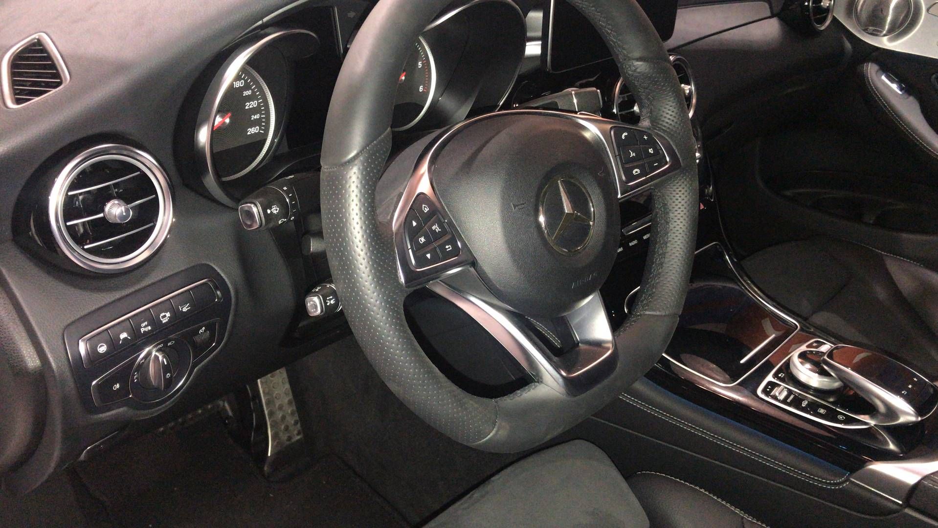 Mercedes GLC 350 Coupé: Servicios de Comercial Víctor Mercedes GLC 350 Coupé: Servicios de Comercial Víctor