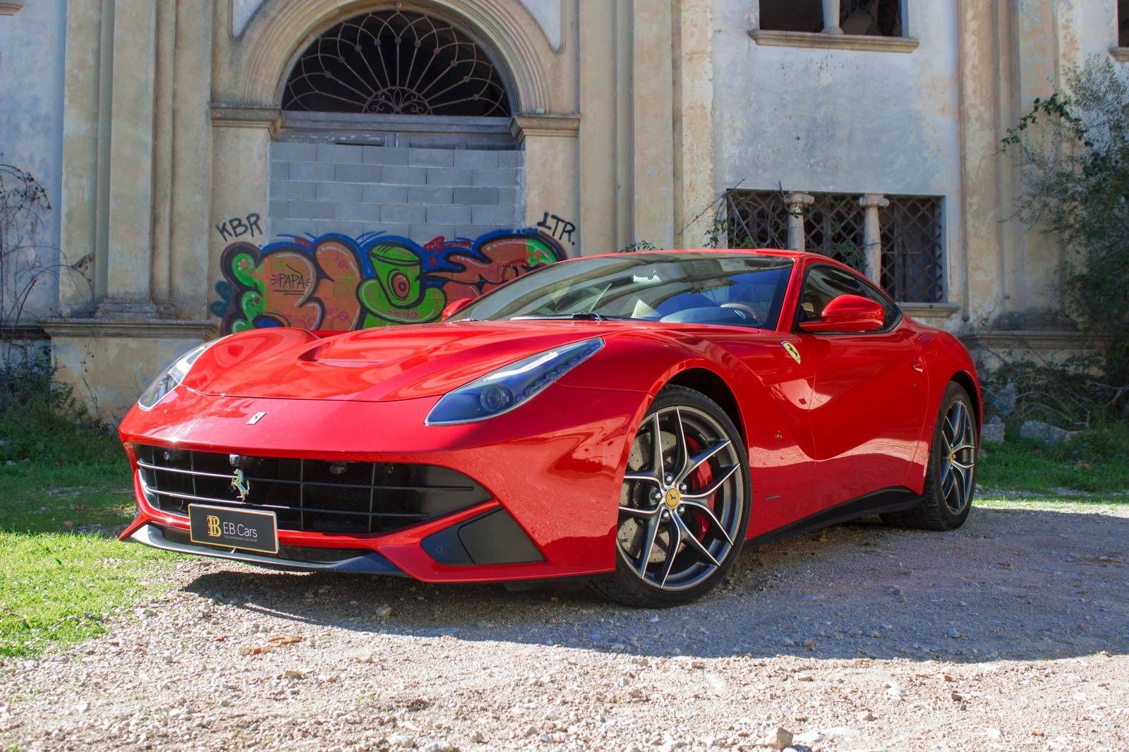 Ferrari F12: Servicios de Comercial Víctor Ferrari F12: Servicios de Comercial Víctor