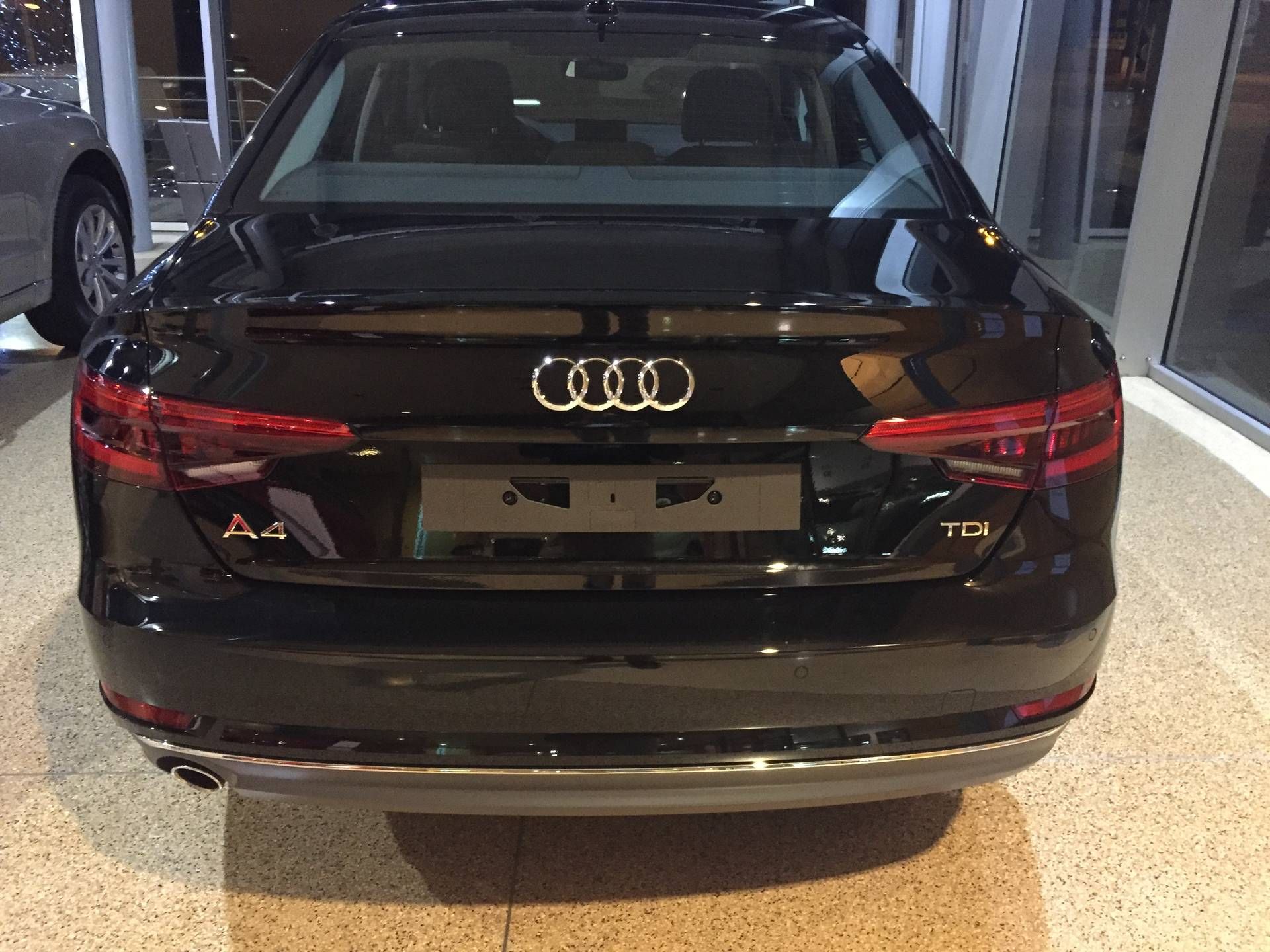 Audi A4 2.0 TDI: Servicios de Comercial Víctor Audi A4 2.0 TDI: Servicios de Comercial Víctor