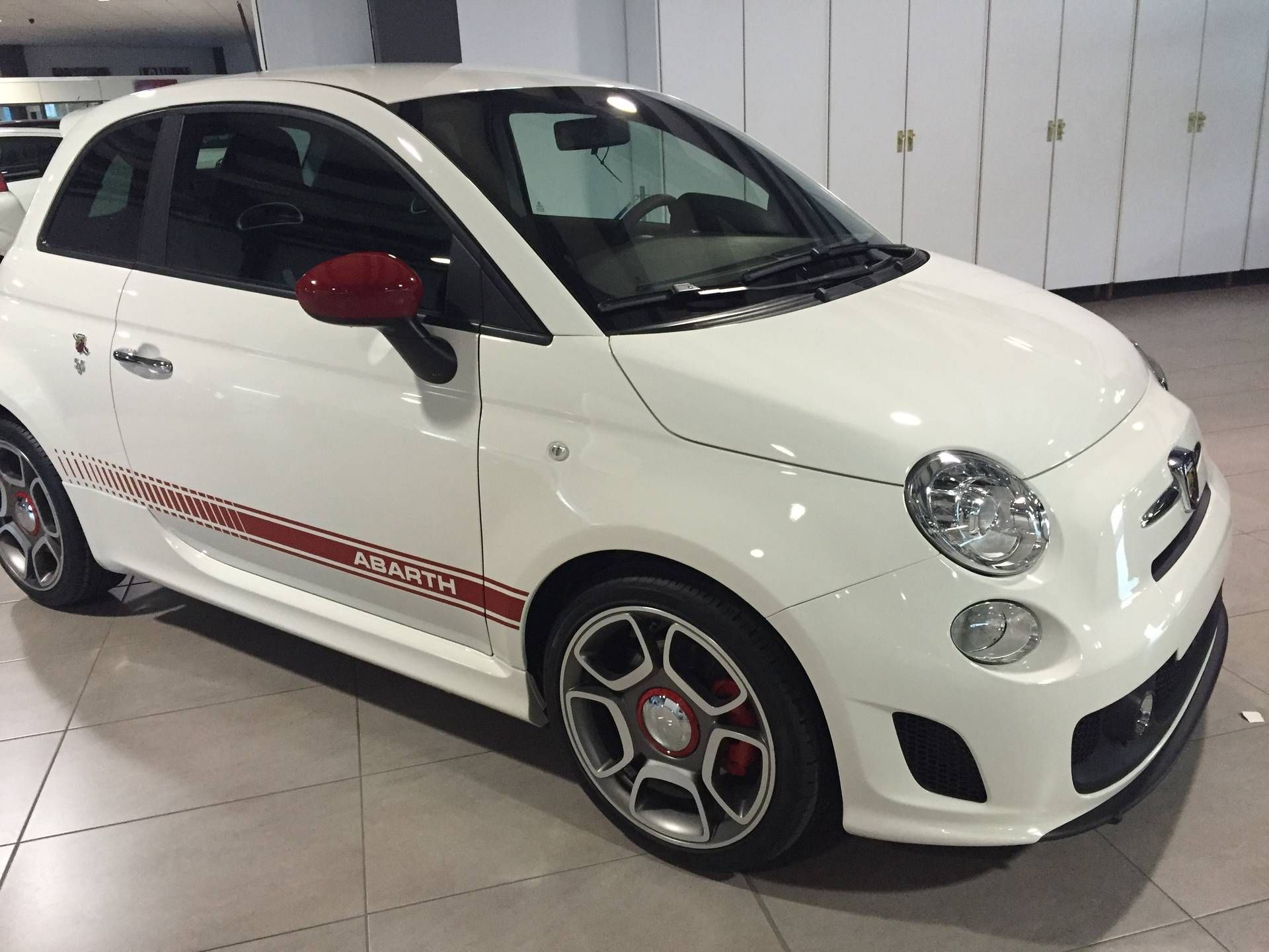 Abarth 500 1.4: Servicios de Comercial Víctor Abarth 500 1.4: Servicios de Comercial Víctor