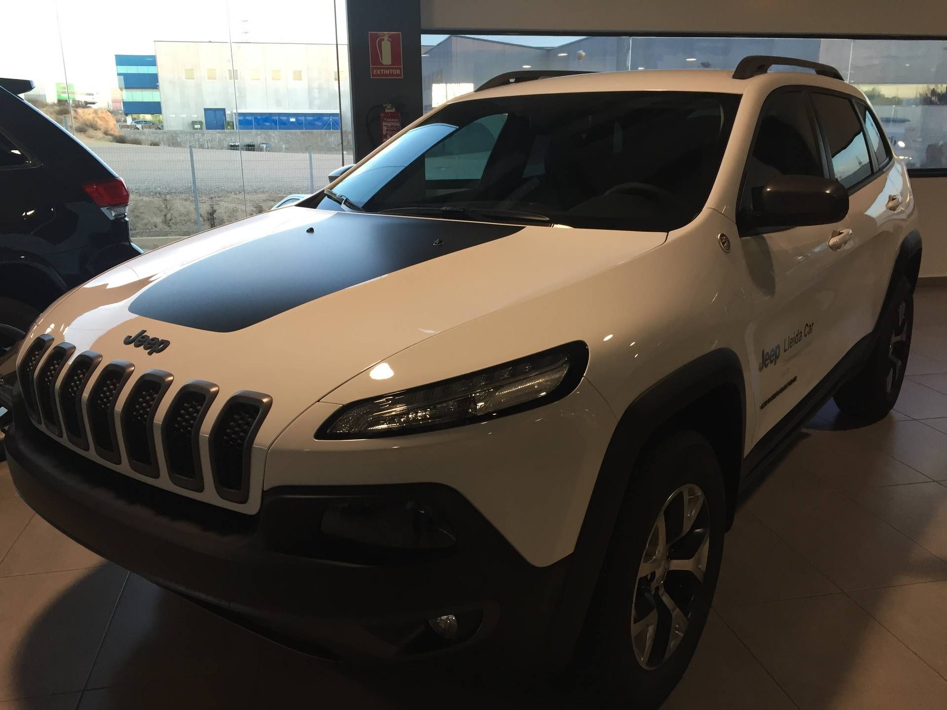 Jeep Cherokee 3.2: Servicios de Comercial Víctor Jeep Cherokee 3.2: Servicios de Comercial Víctor