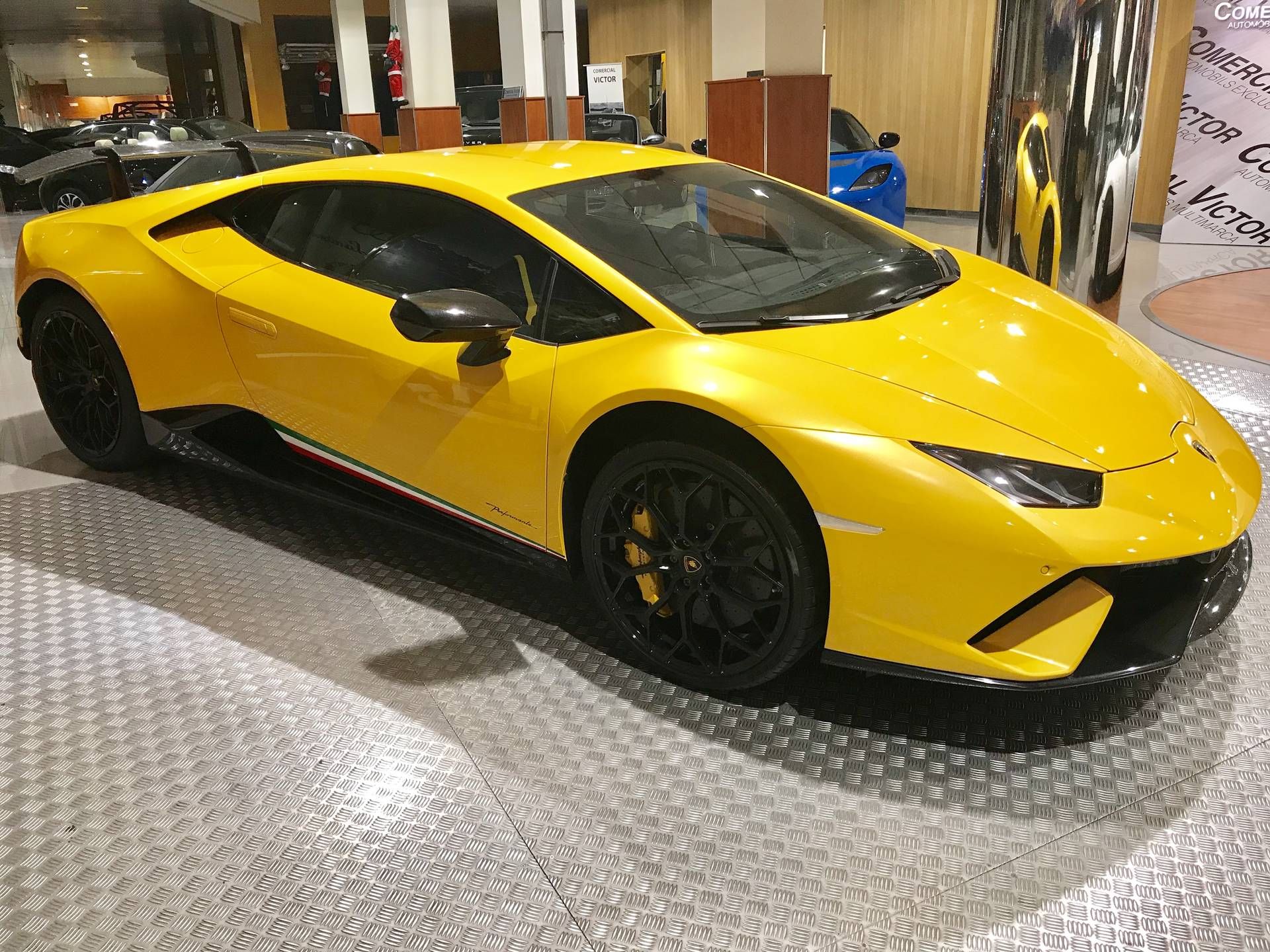 Lamborghini Huracán Performance: Servicios de Comercial Víctor Lamborghini Huracán Performance: Servicios de Comercial Víctor