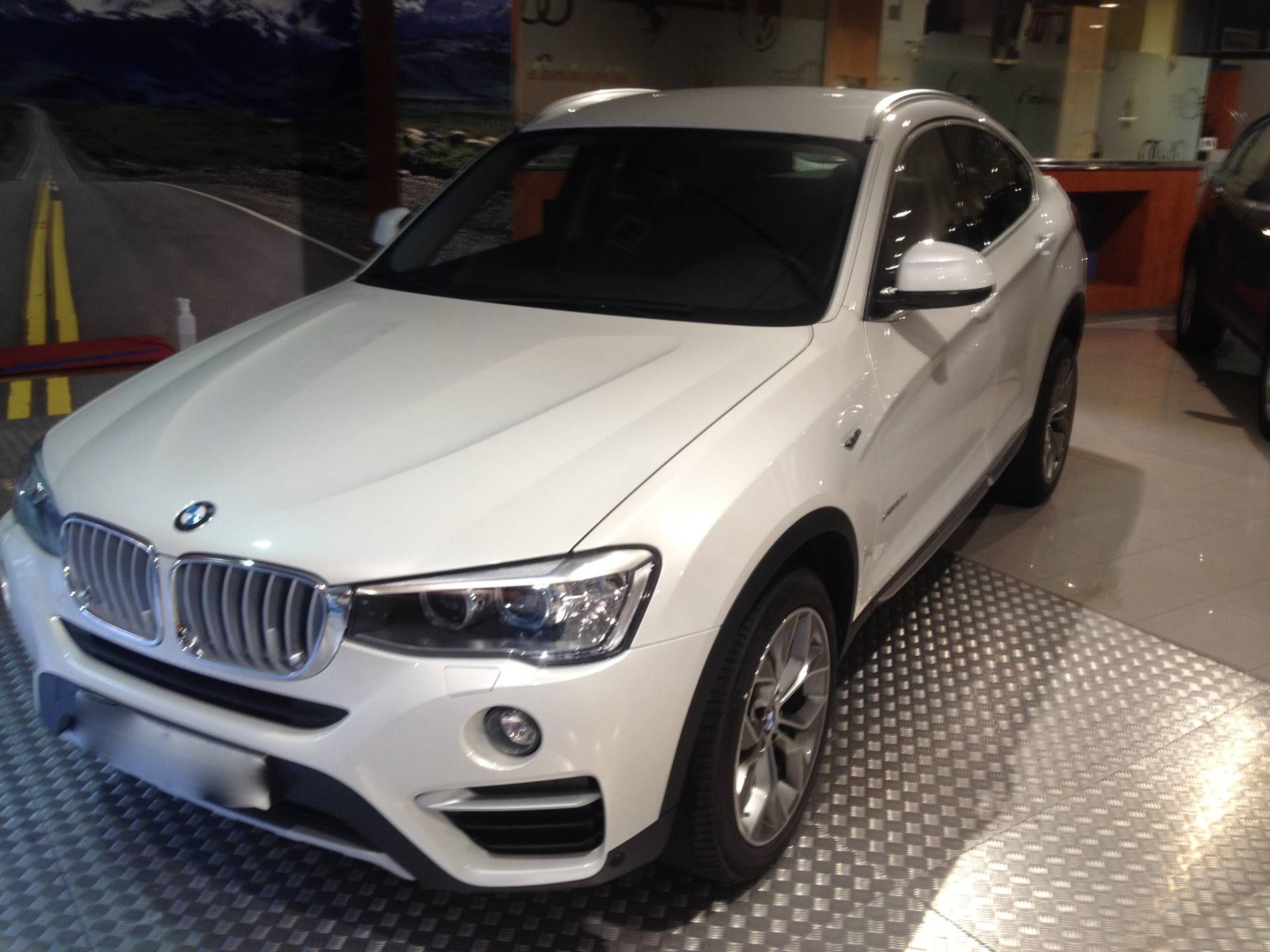 BMW X4 2.0d: Servicios de Comercial Víctor BMW X4 2.0d: Servicios de Comercial Víctor