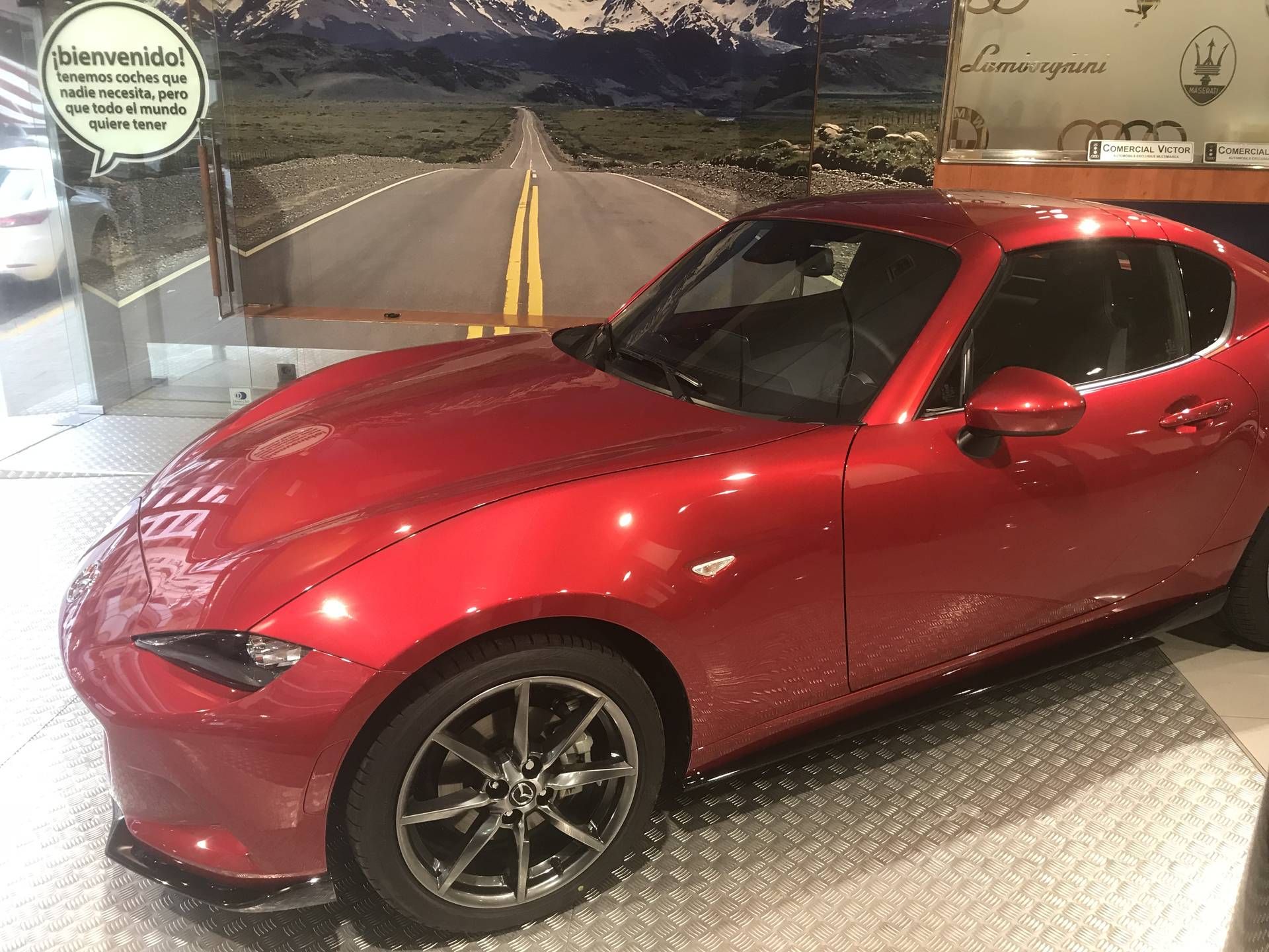 Mazda MX5 2018: Servicios de Comercial Víctor Mazda MX5 2018: Servicios de Comercial Víctor