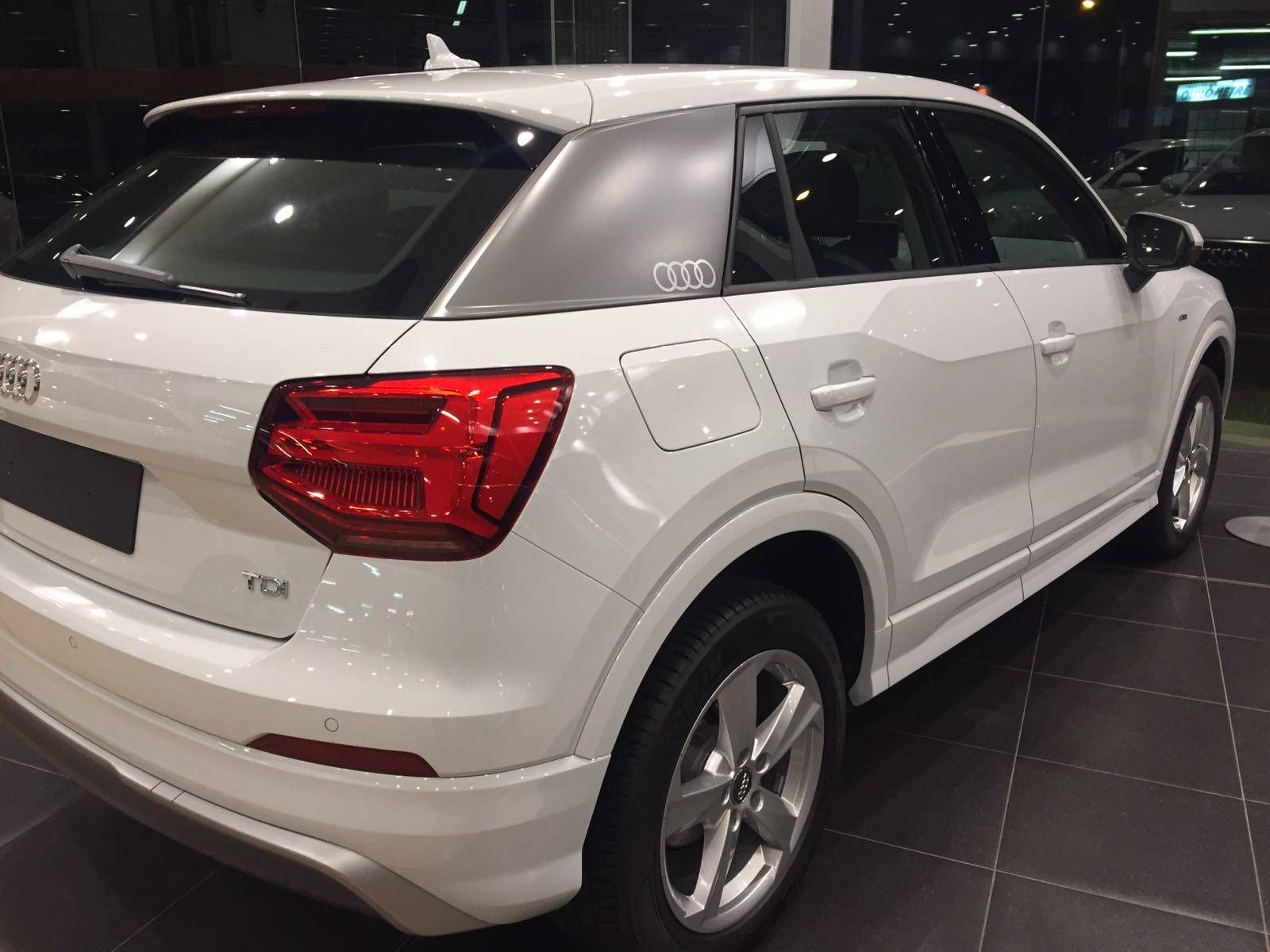Audi Q2 Launch Edition 1.6 TDI 116 cv 4 x 2: Servicios de Comercial Víctor Audi Q2 Launch Edition 1.6 TDI 116 cv 4 x 2: Servicios de Comercial Víctor