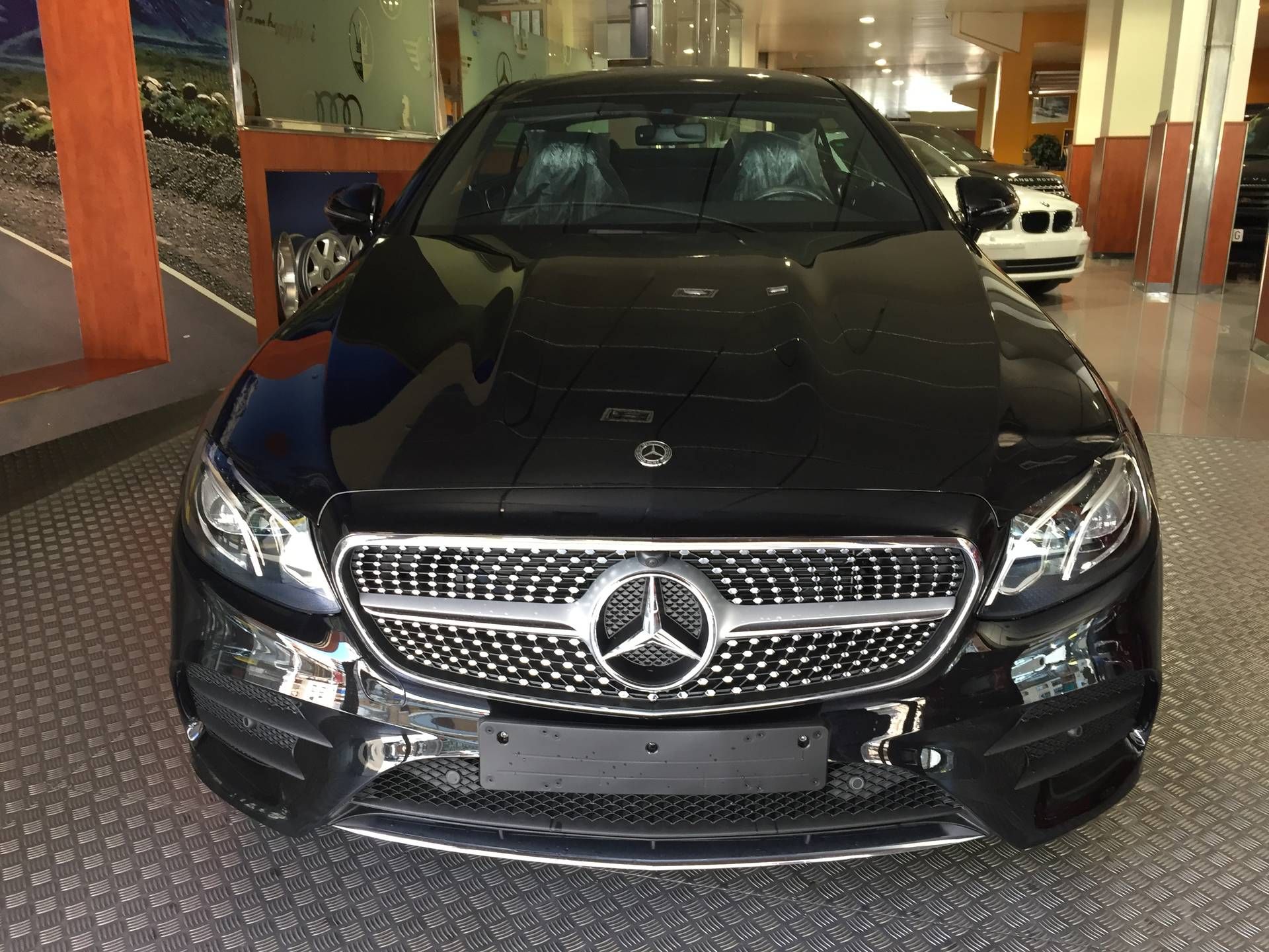 Mercedes E 350 Coupé: Servicios de Comercial Víctor Mercedes E 350 Coupé: Servicios de Comercial Víctor
