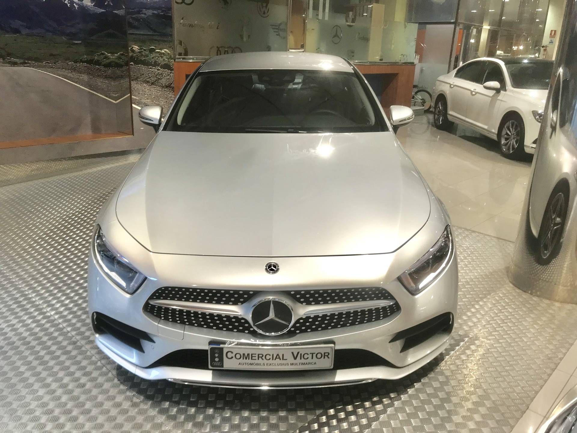 Mercedes CLS 450 2018: Servicios de Comercial Víctor Mercedes CLS 450 2018: Servicios de Comercial Víctor